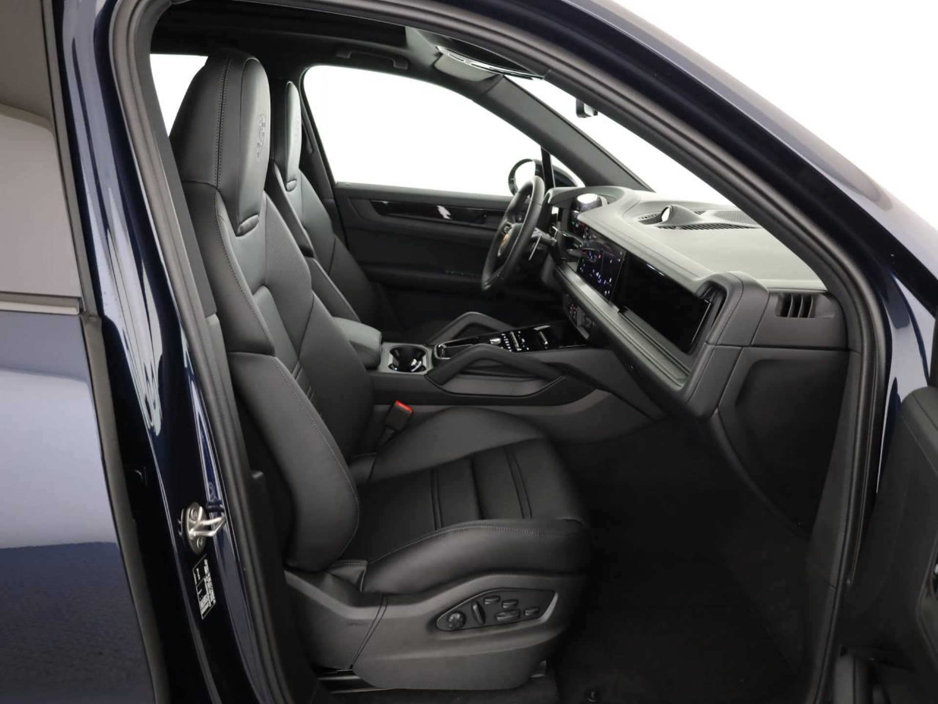 PORSCHE Cayenne E-Hybrid Black Edition-image-15