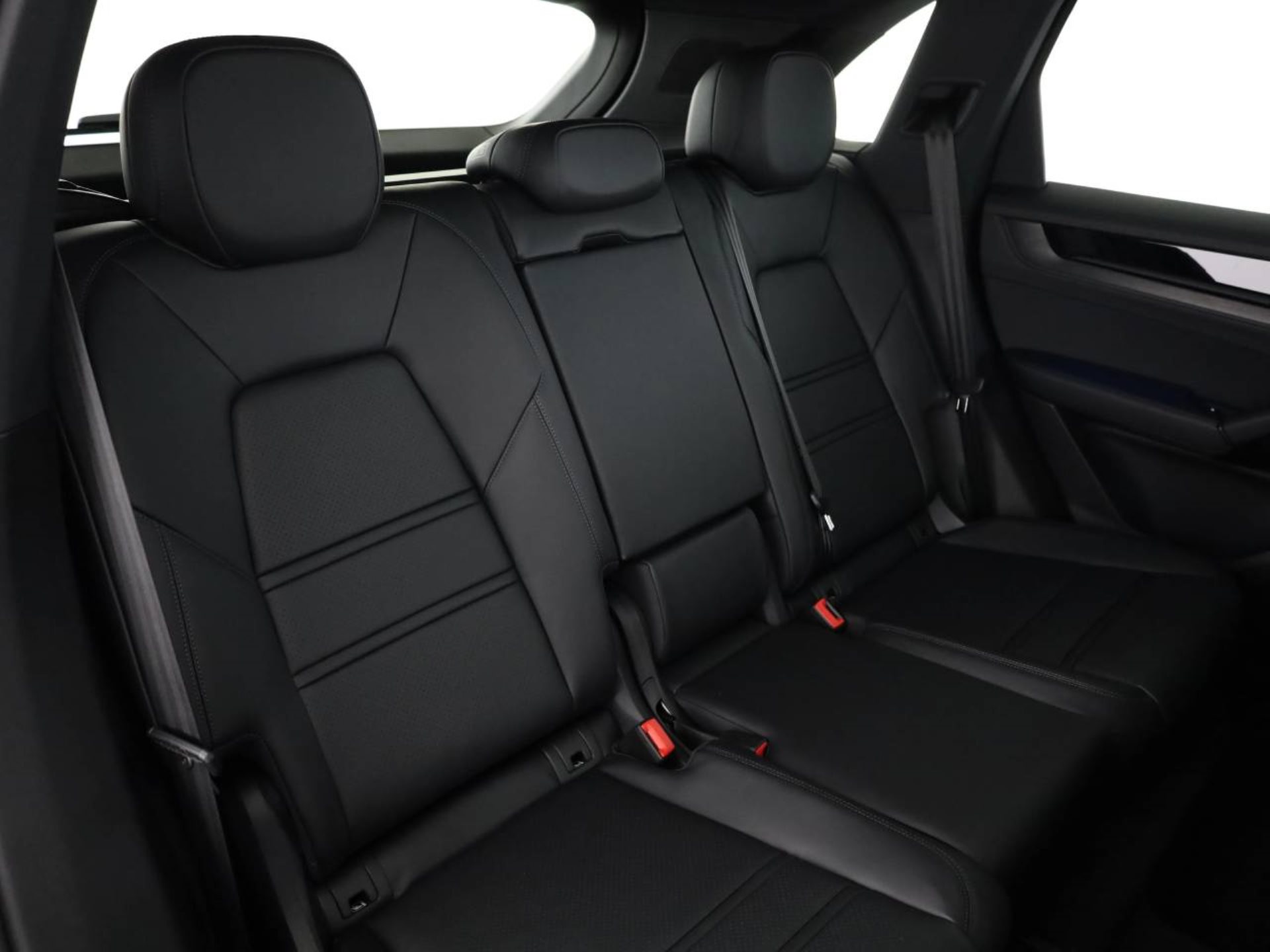PORSCHE Cayenne E-Hybrid Black Edition-image-19