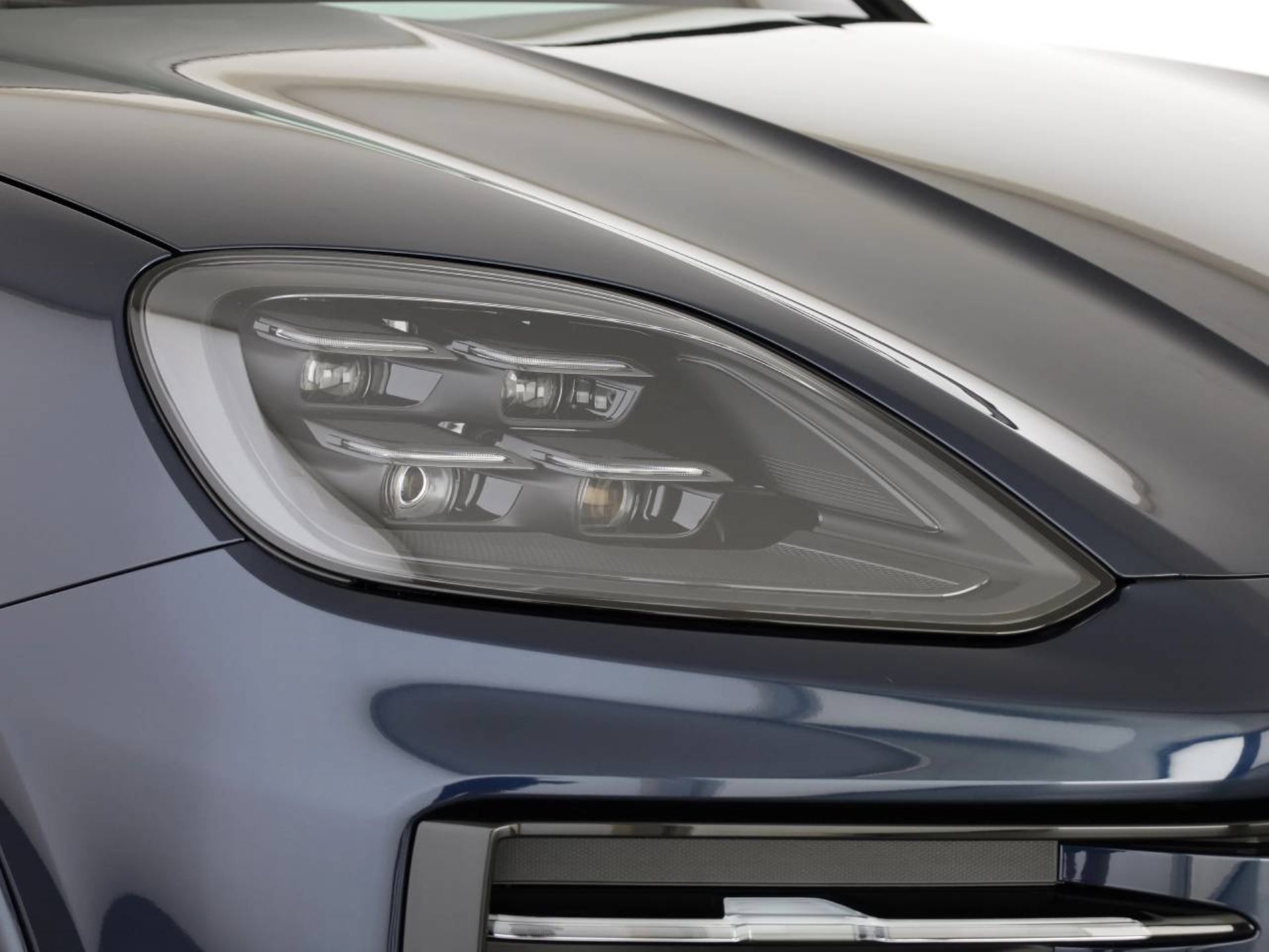 PORSCHE Cayenne E-Hybrid Black Edition-image-8