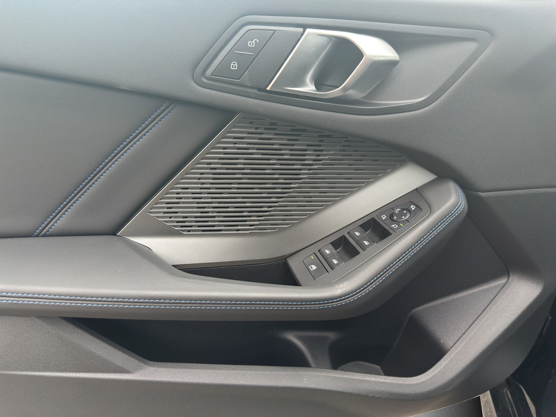 BMW 120 i M Sport Steptronic-image-9