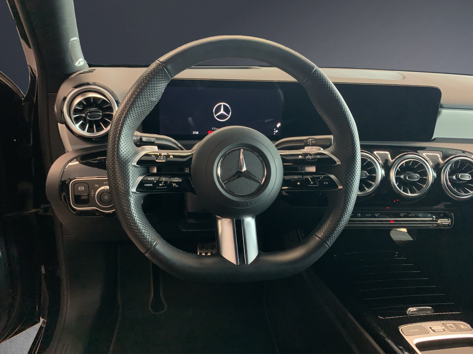 MERCEDES-BENZ A 250 e EQ Star 8G-DCT-image-8
