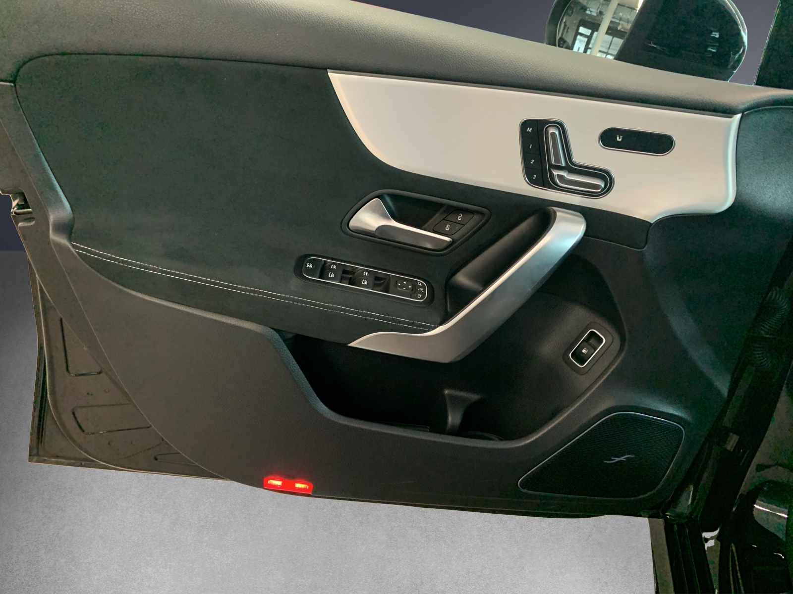 MERCEDES-BENZ A 250 e EQ Star 8G-DCT-image-9