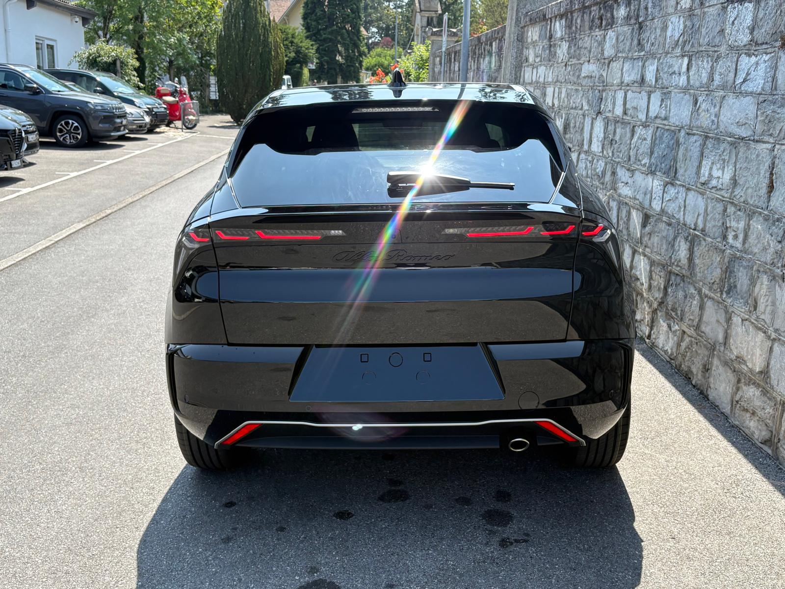 ALFA ROMEO Junior 1.2 48V Q4 Hybrid Sport Speciale-showroom-element-3