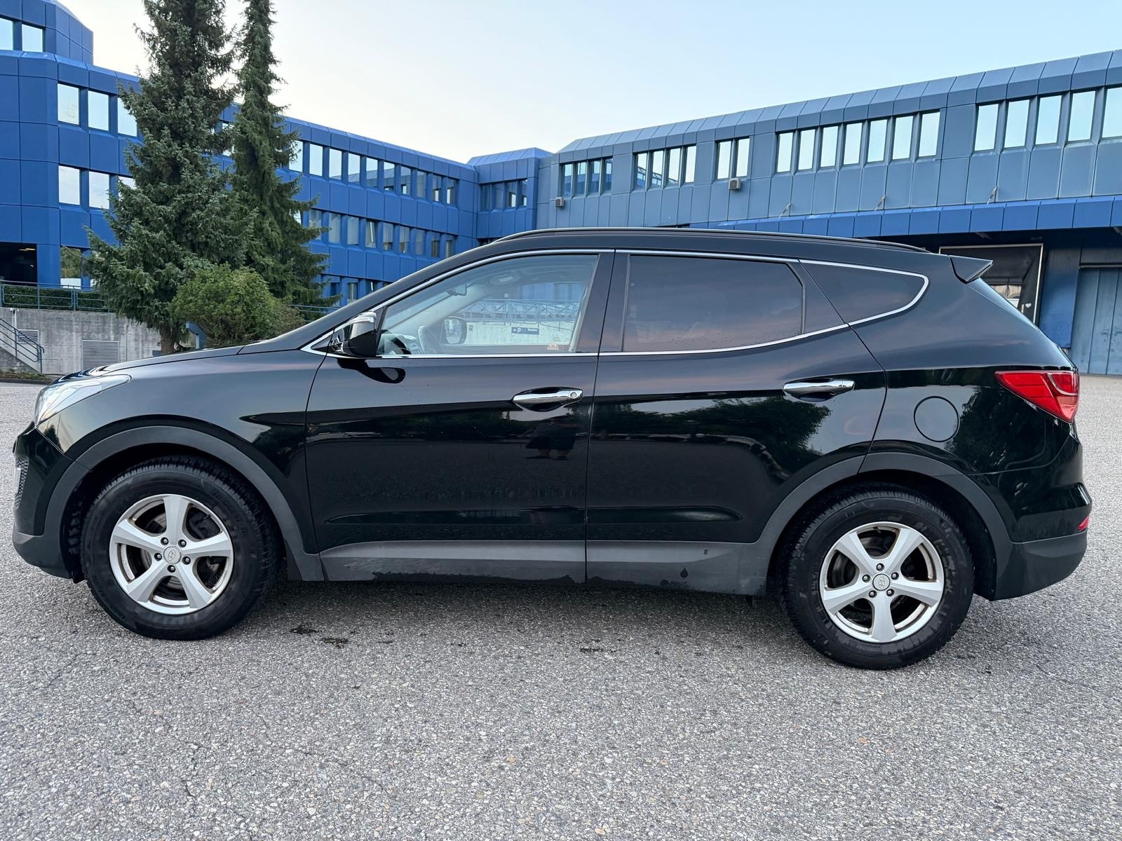 HYUNDAI Santa Fe 2.2 CRDI Style 4WD Automatic-image-3