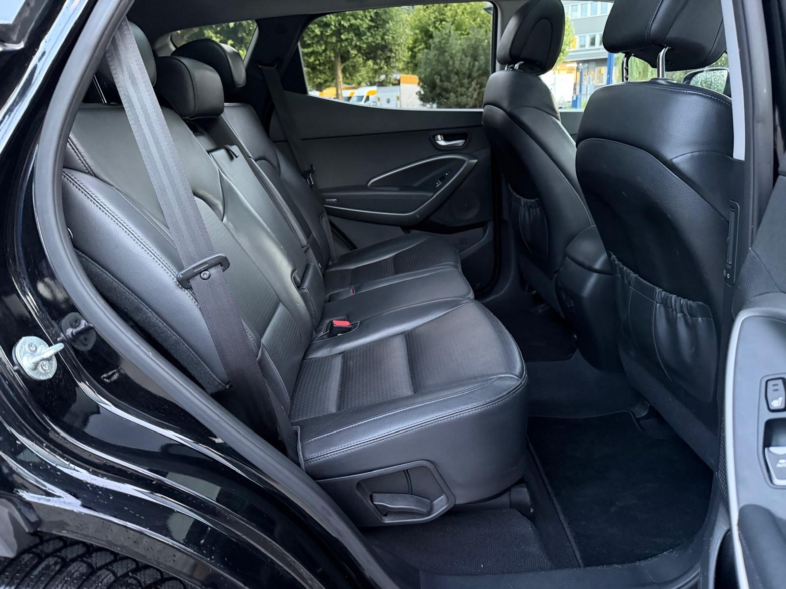 HYUNDAI Santa Fe 2.2 CRDI Style 4WD Automatic-image-10