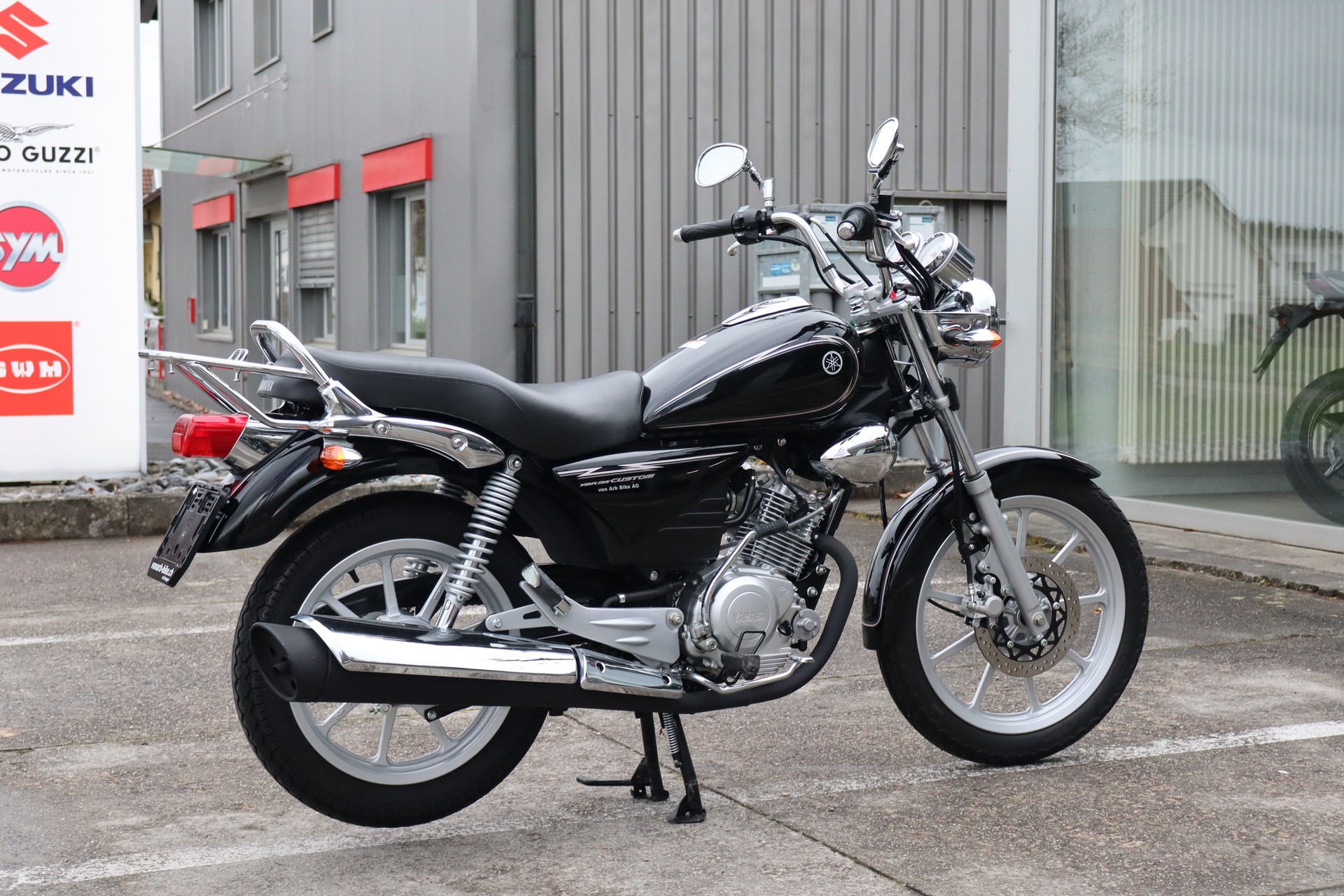 YAMAHA YBR 125 Custom-image-2