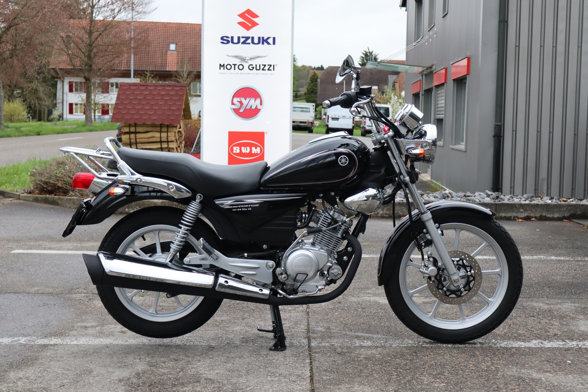 YAMAHA YBR 125 Custom-image-0
