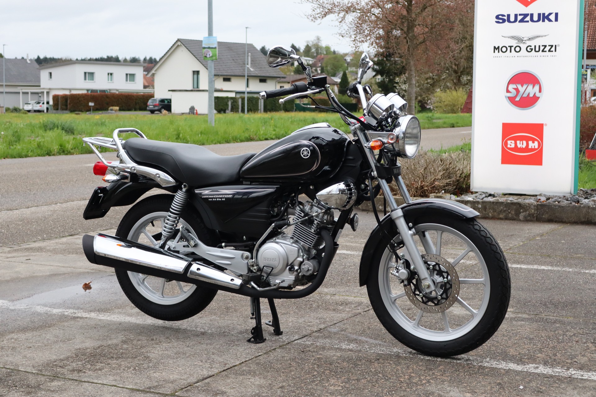 YAMAHA YBR 125 Custom-image-1