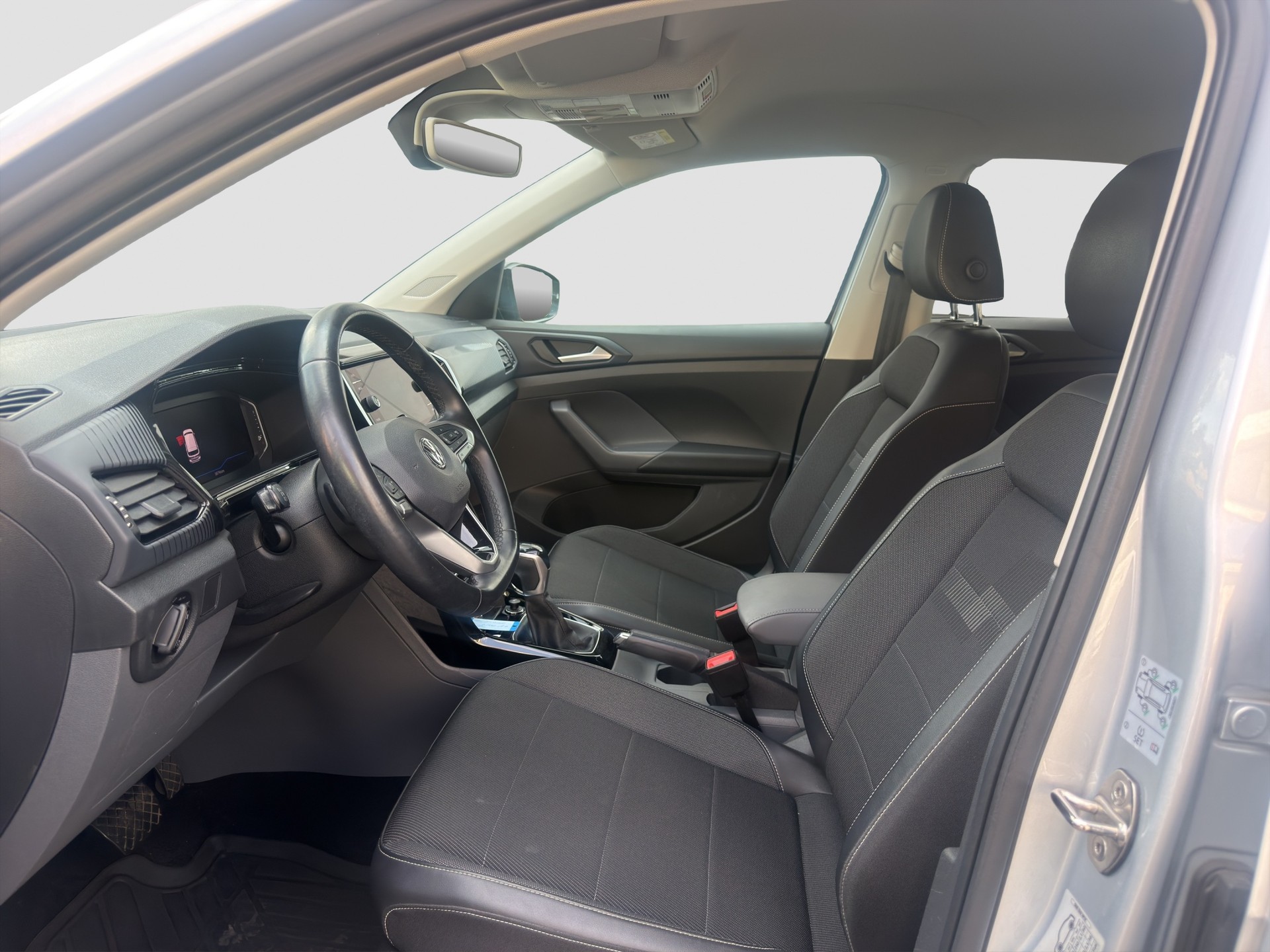 VW T-Cross 1.0 TSI Life DSG-image-12