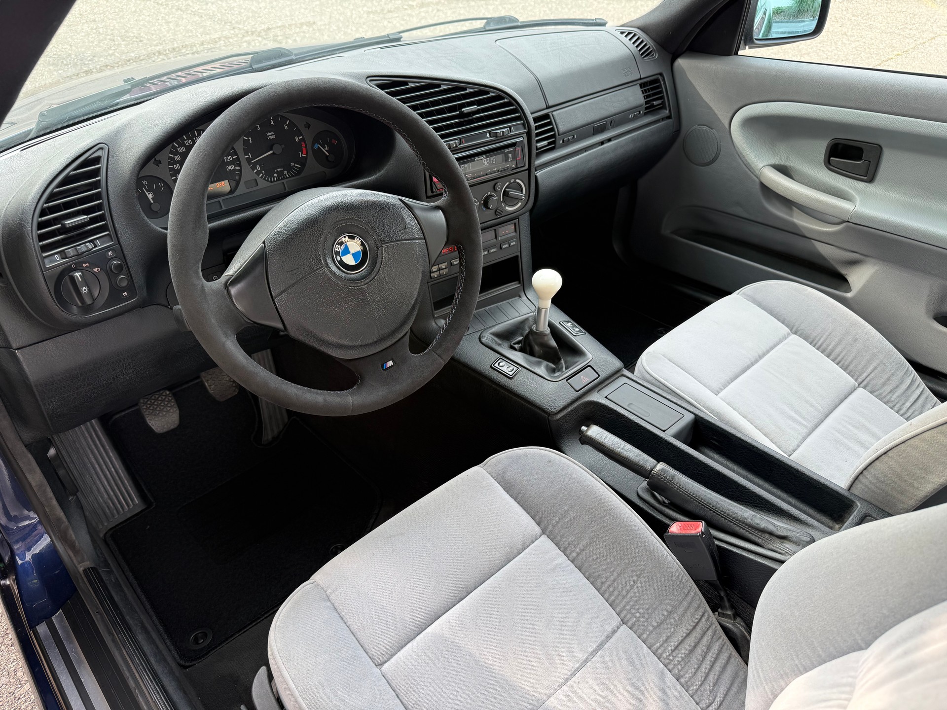 BMW 328i Coupé-image-8