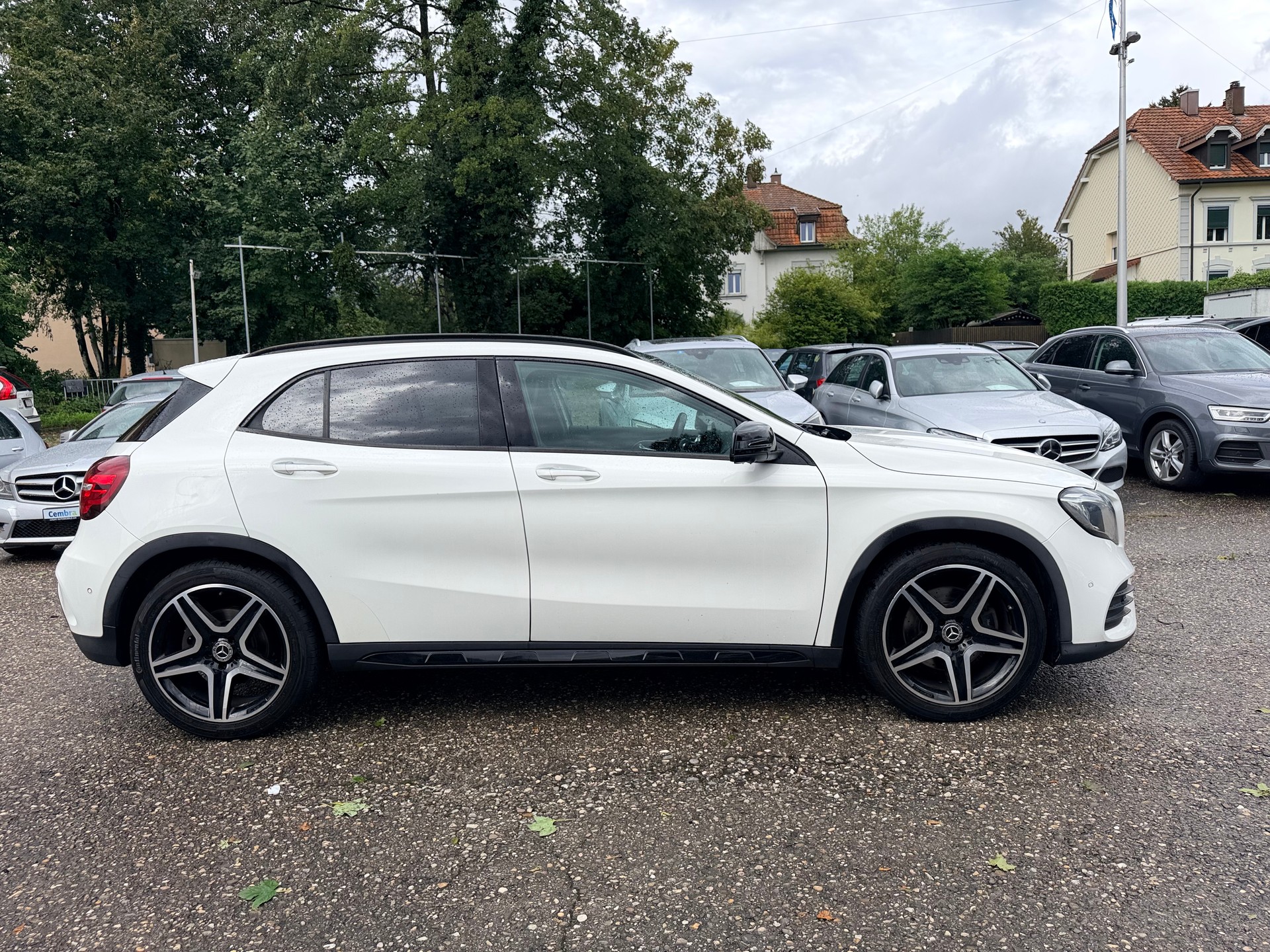 MERCEDES-BENZ GLA 250 AMG Line 4Matic 7G-DCT-showroom-element-3