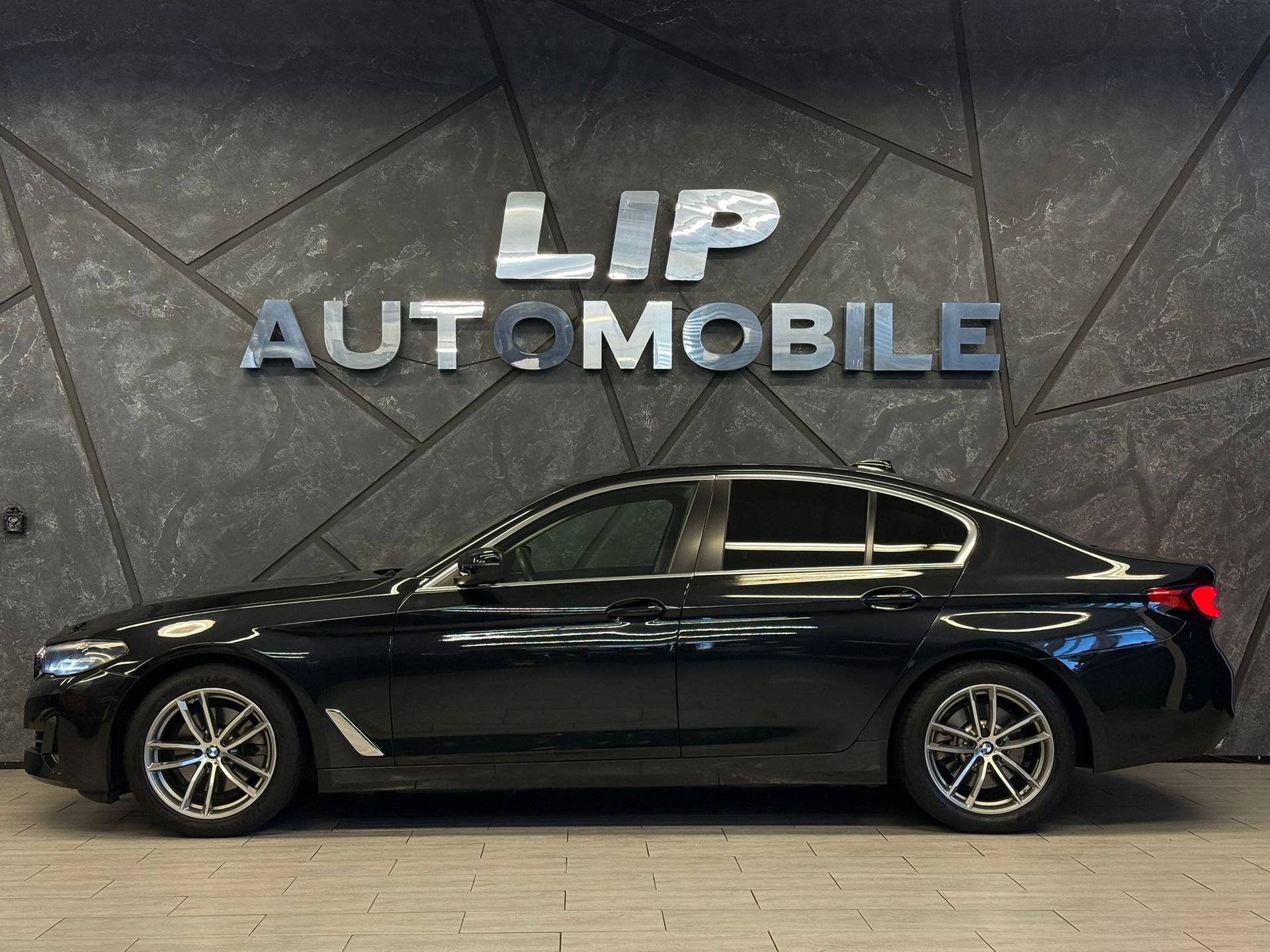 BMW 520d 48V Steptronic-image-4