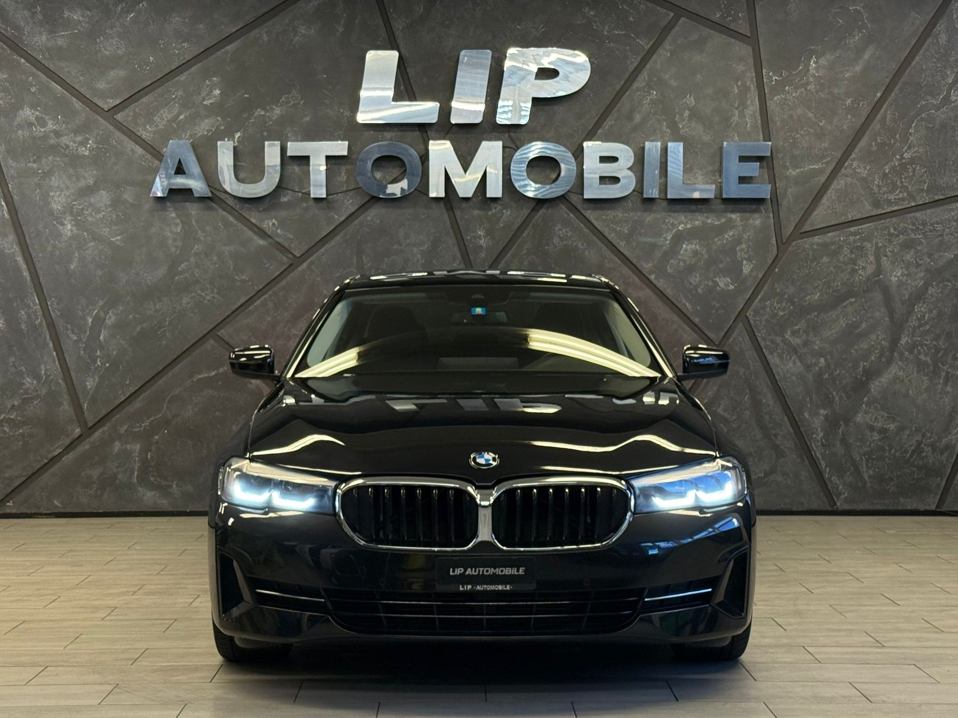 BMW 520d 48V Steptronic-showroom-element-1