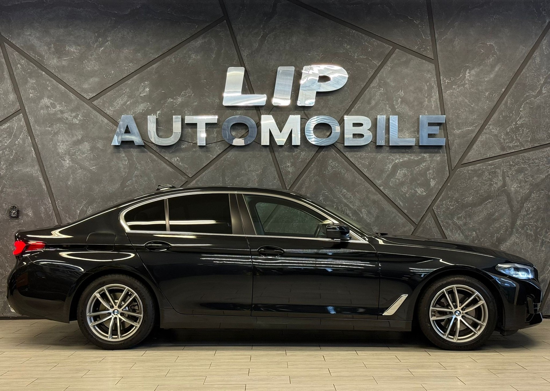 BMW 520d 48V Steptronic-showroom-element-3