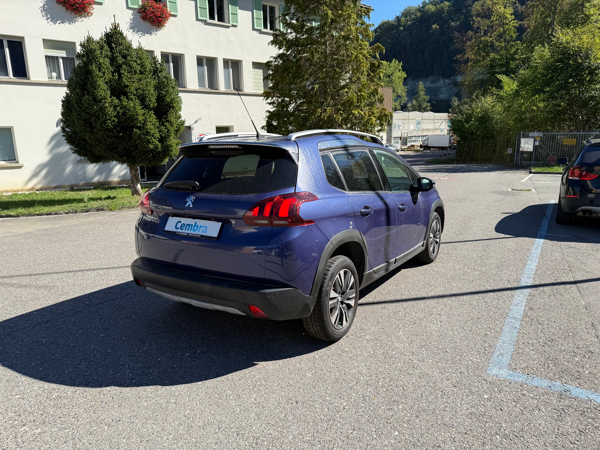 PEUGEOT 2008 1.2 PureTech Style EAT6-image-6