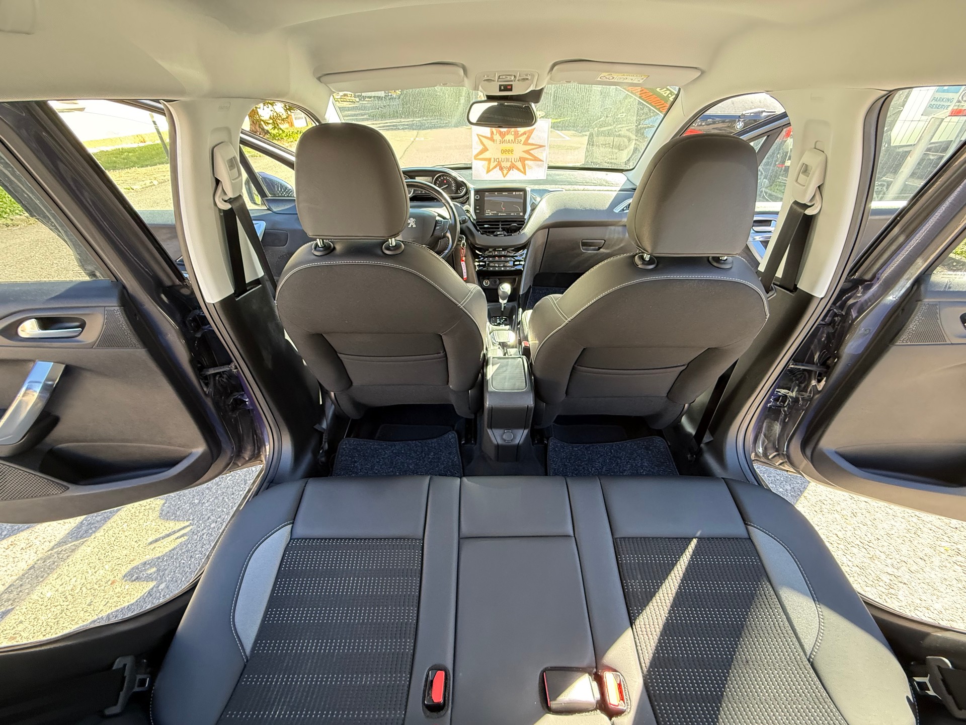 PEUGEOT 2008 1.2 PureTech Style EAT6-image-22