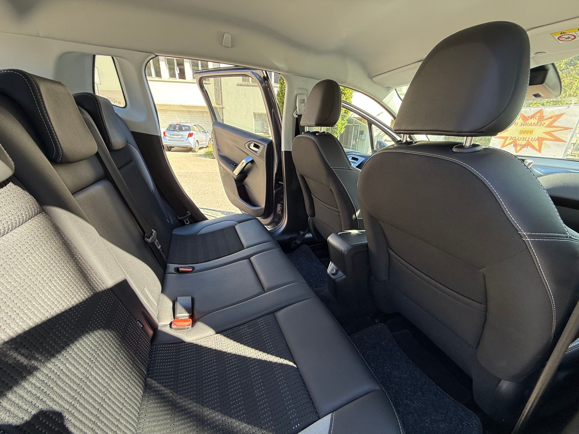 PEUGEOT 2008 1.2 PureTech Style EAT6-image-12