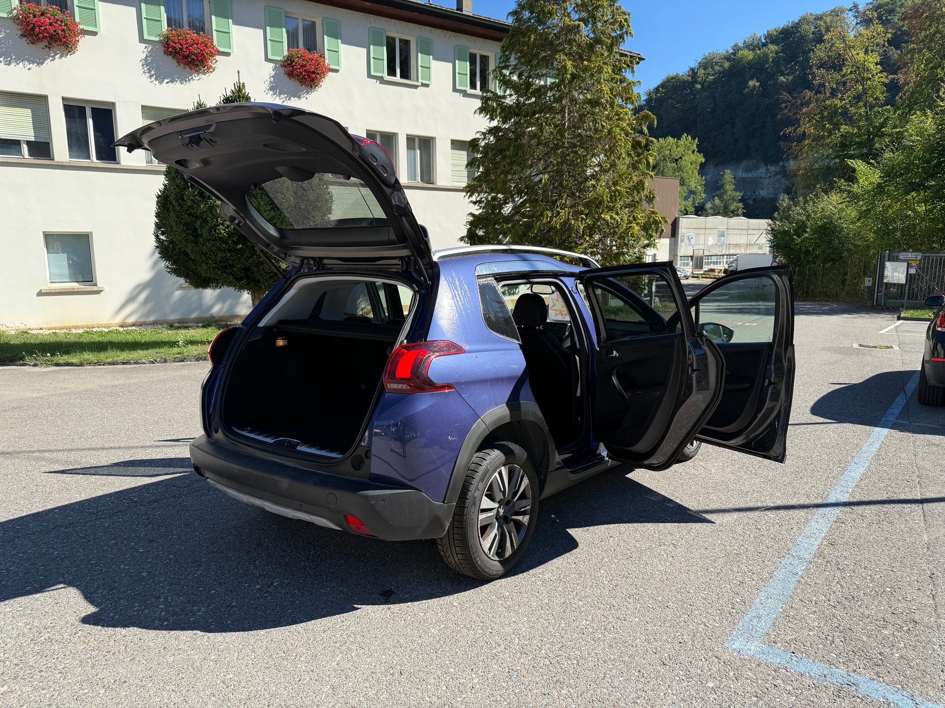PEUGEOT 2008 1.2 PureTech Style EAT6-image-19