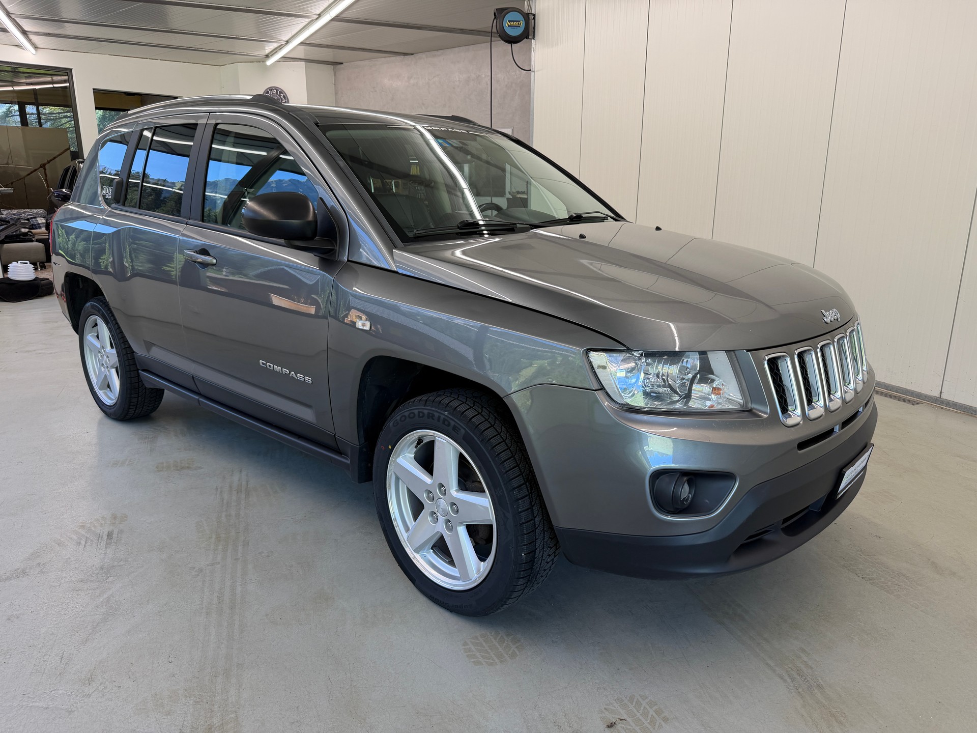 JEEP Compass 2.2 CRD Limited-showroom-element-1