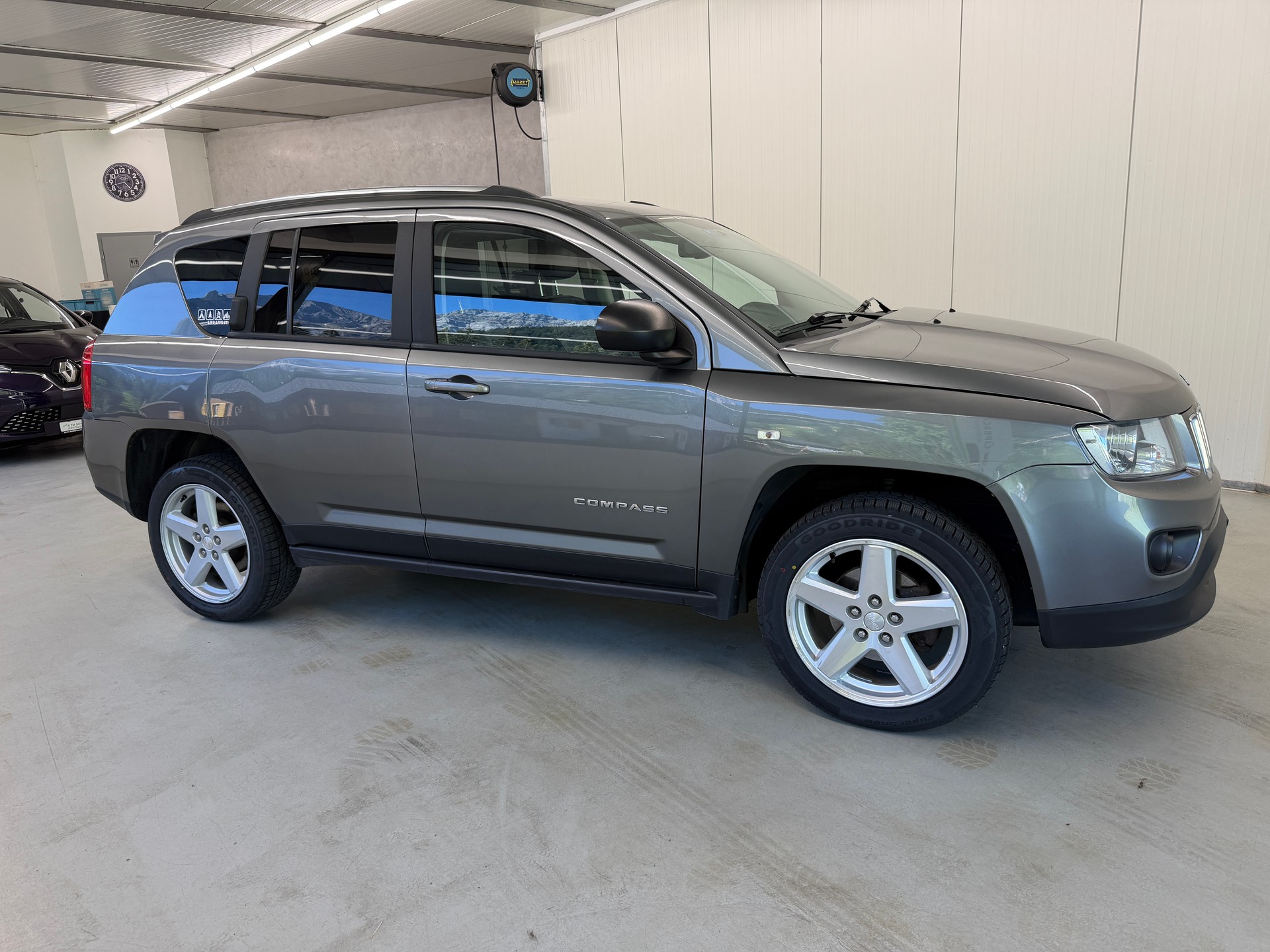 JEEP Compass 2.2 CRD Limited-showroom-element-2
