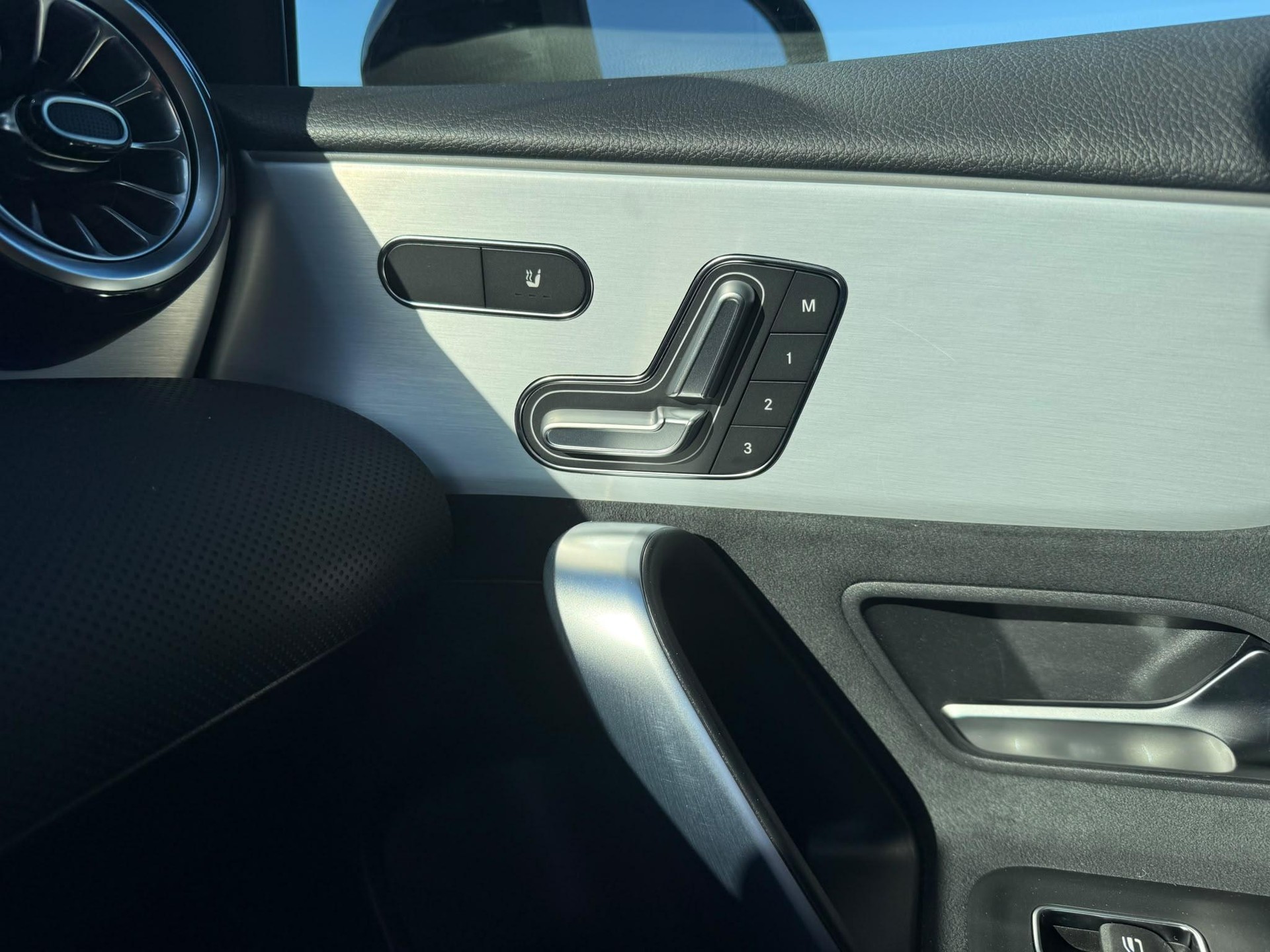 MERCEDES-BENZ A 220 AMG Line 4m-image-11