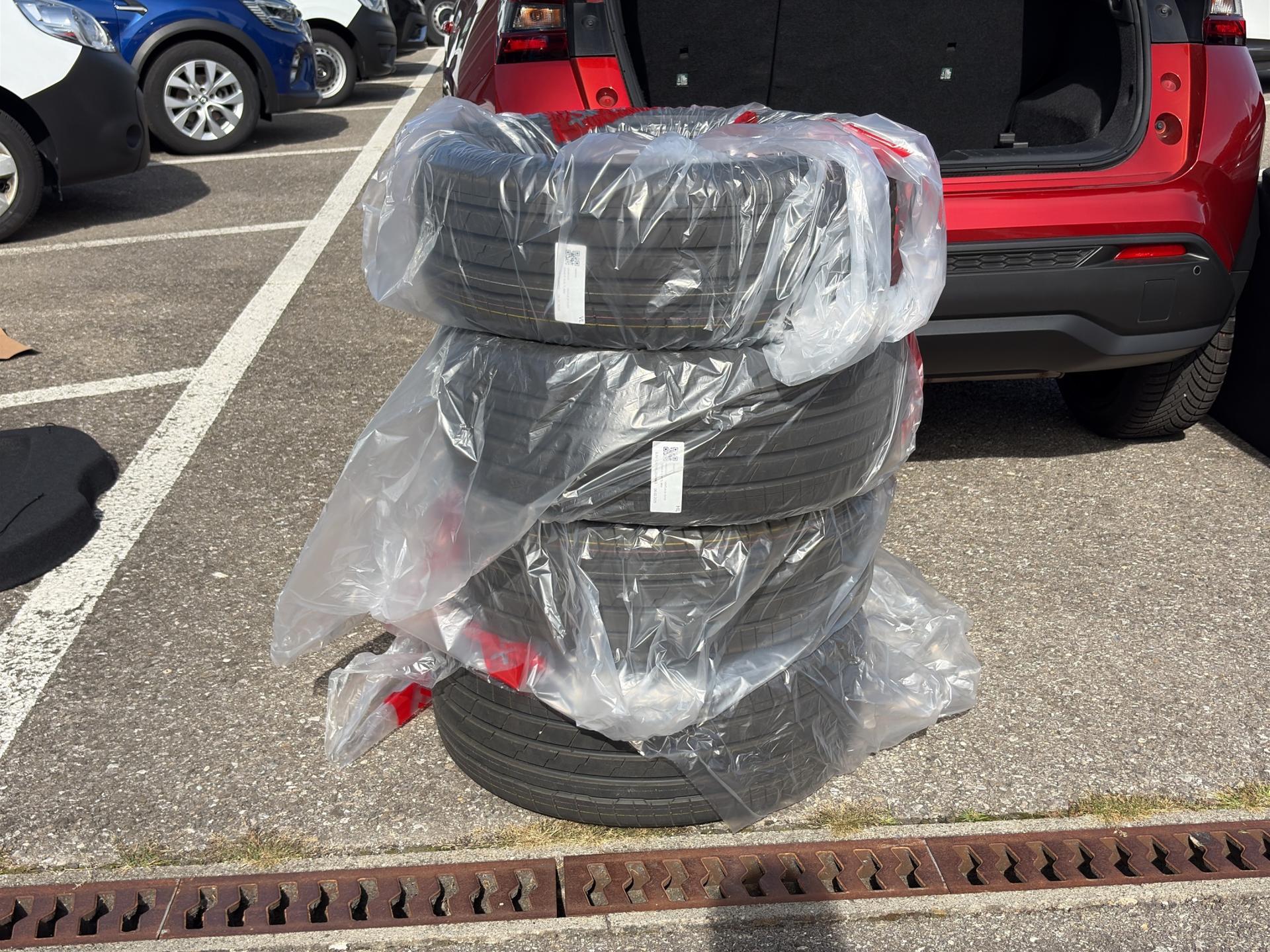 NISSAN Juke 1.6 FHEV Tekna-image-21