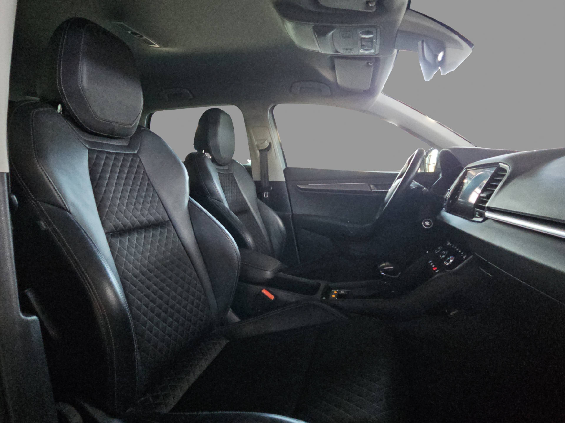 SKODA Karoq 2.0 TDI Style 4x4 DSG-image-12