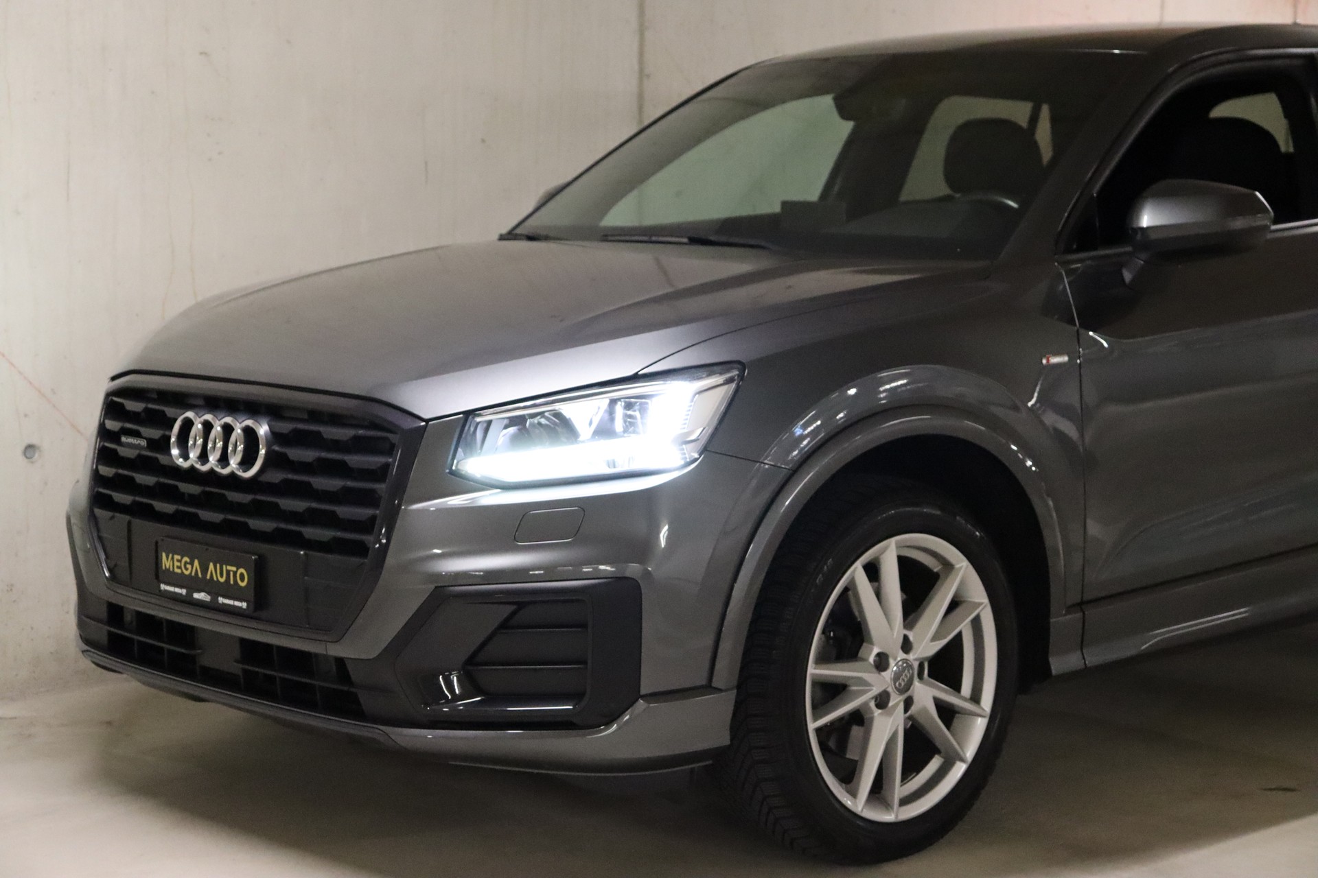 AUDI Q2 2.0 TFSI sport quattro S-tronic-showroom-element-2