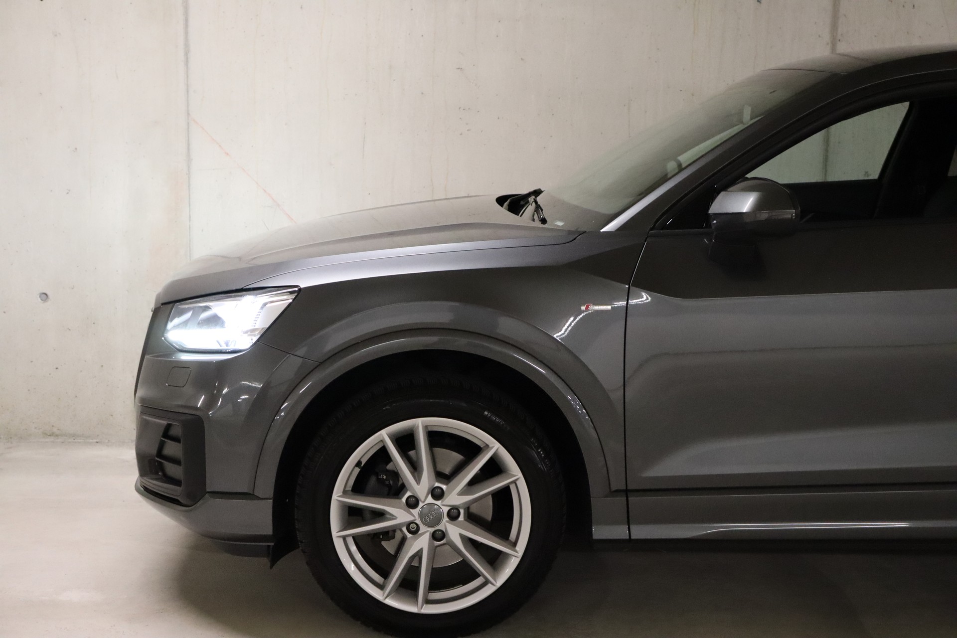AUDI Q2 2.0 TFSI sport quattro S-tronic-showroom-element-3