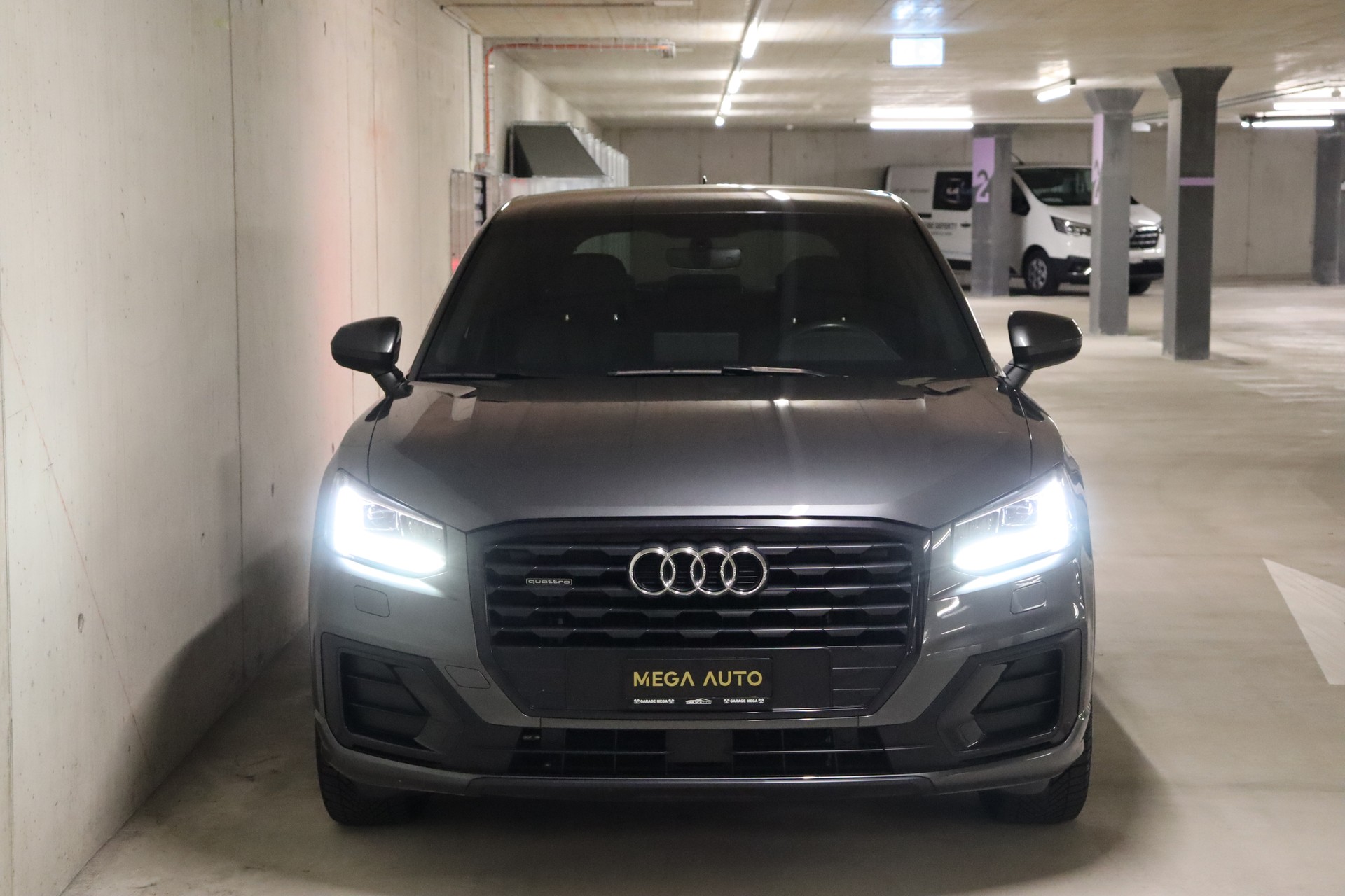 AUDI Q2 2.0 TFSI sport quattro S-tronic-showroom-element-1
