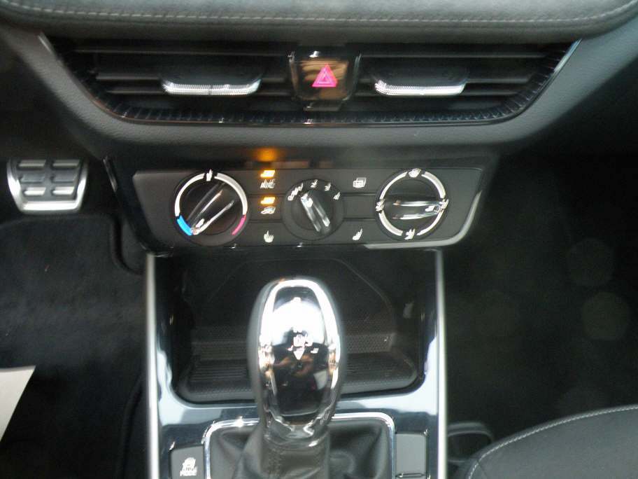 SKODA Fabia 1.0 TSI Selection DSG-image-6