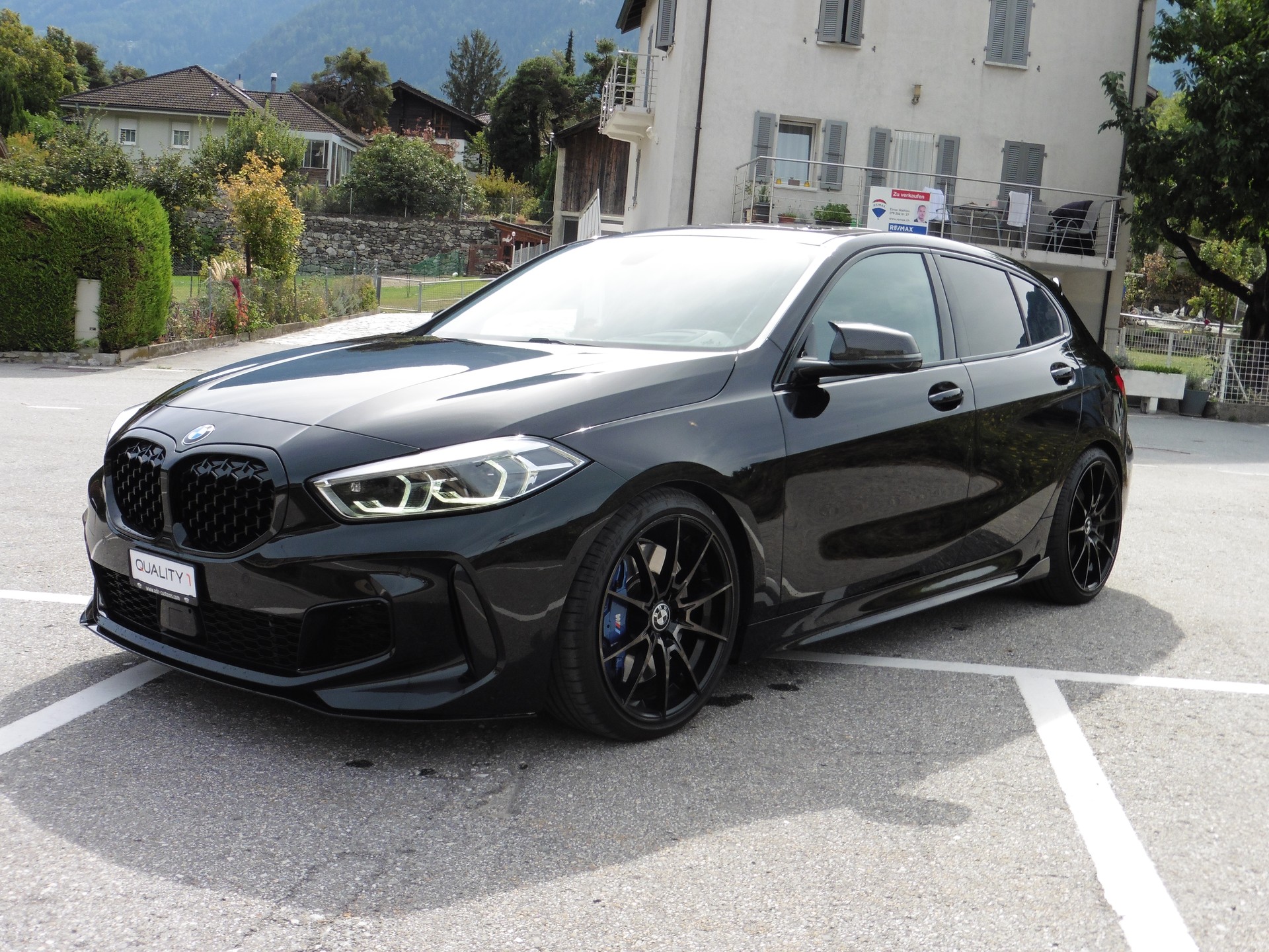 BMW M135i xDrive Steptronic-showroom-element-3