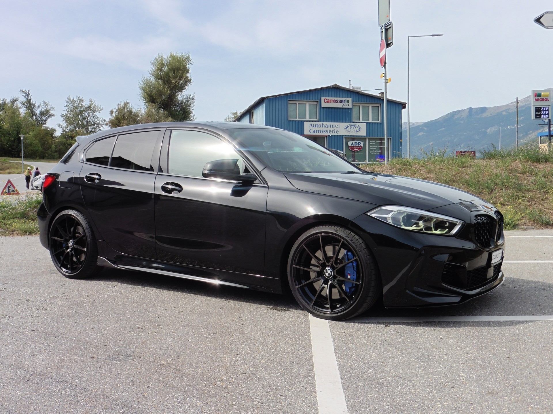 BMW M135i xDrive Steptronic-showroom-element-1