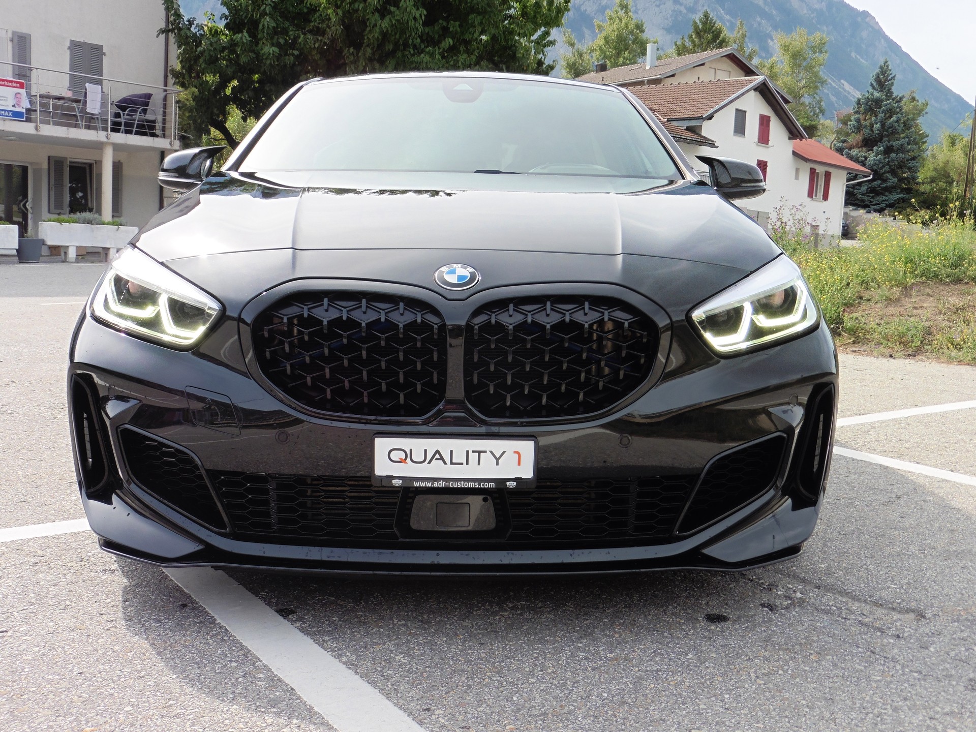 BMW M135i xDrive Steptronic-showroom-element-2
