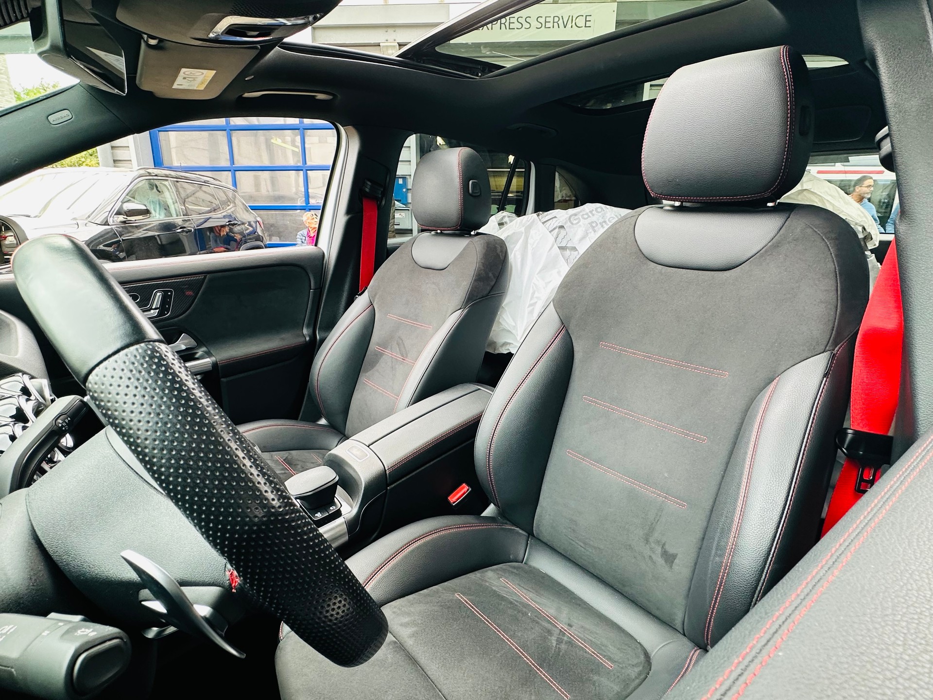 MERCEDES-BENZ GLA 35 AMG 4Matic 8G-Speedshift DCT-image-14