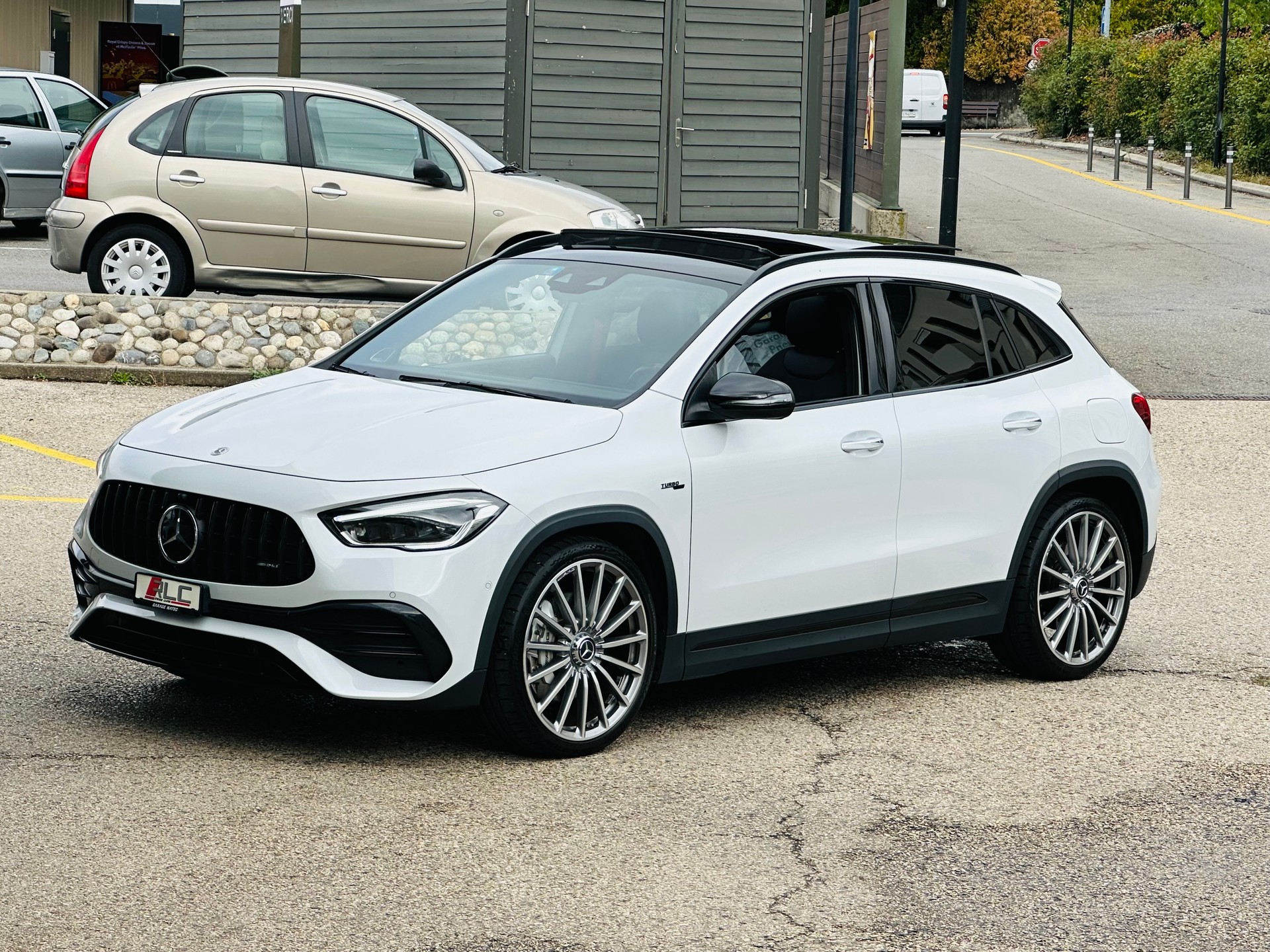 MERCEDES-BENZ GLA 35 AMG 4Matic 8G-Speedshift DCT-image-9