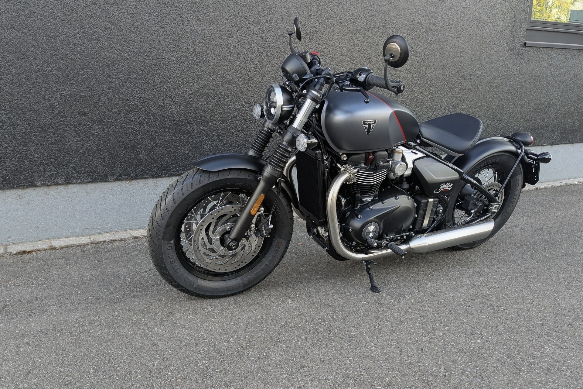 TRIUMPH Bonneville 1200 Bobber-image-8