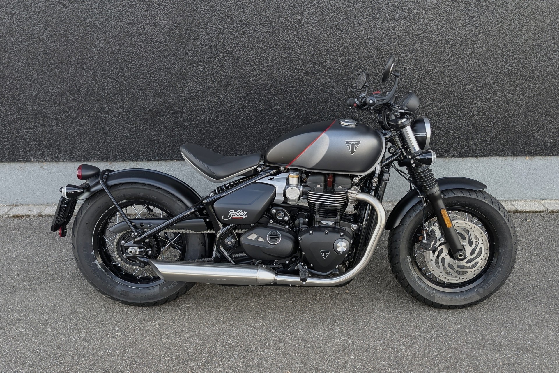 TRIUMPH Bonneville 1200 Bobber-image-7