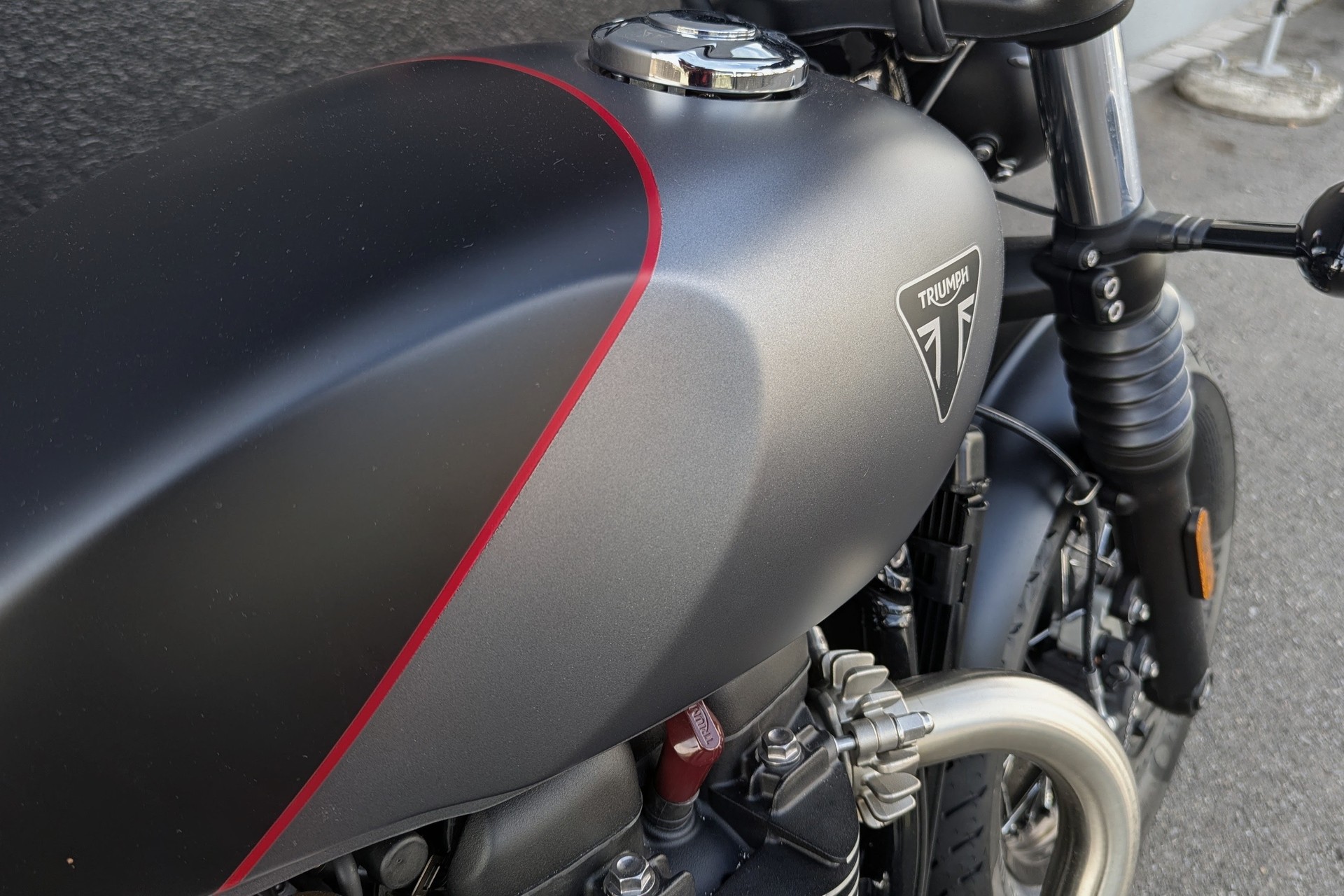 TRIUMPH Bonneville 1200 Bobber-image-13