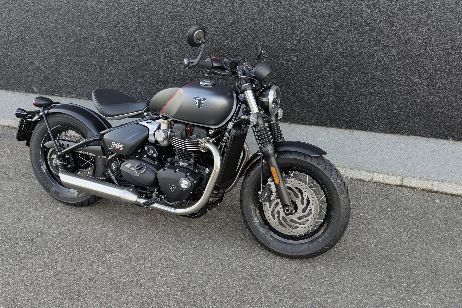 TRIUMPH Bonneville 1200 Bobber-image-2