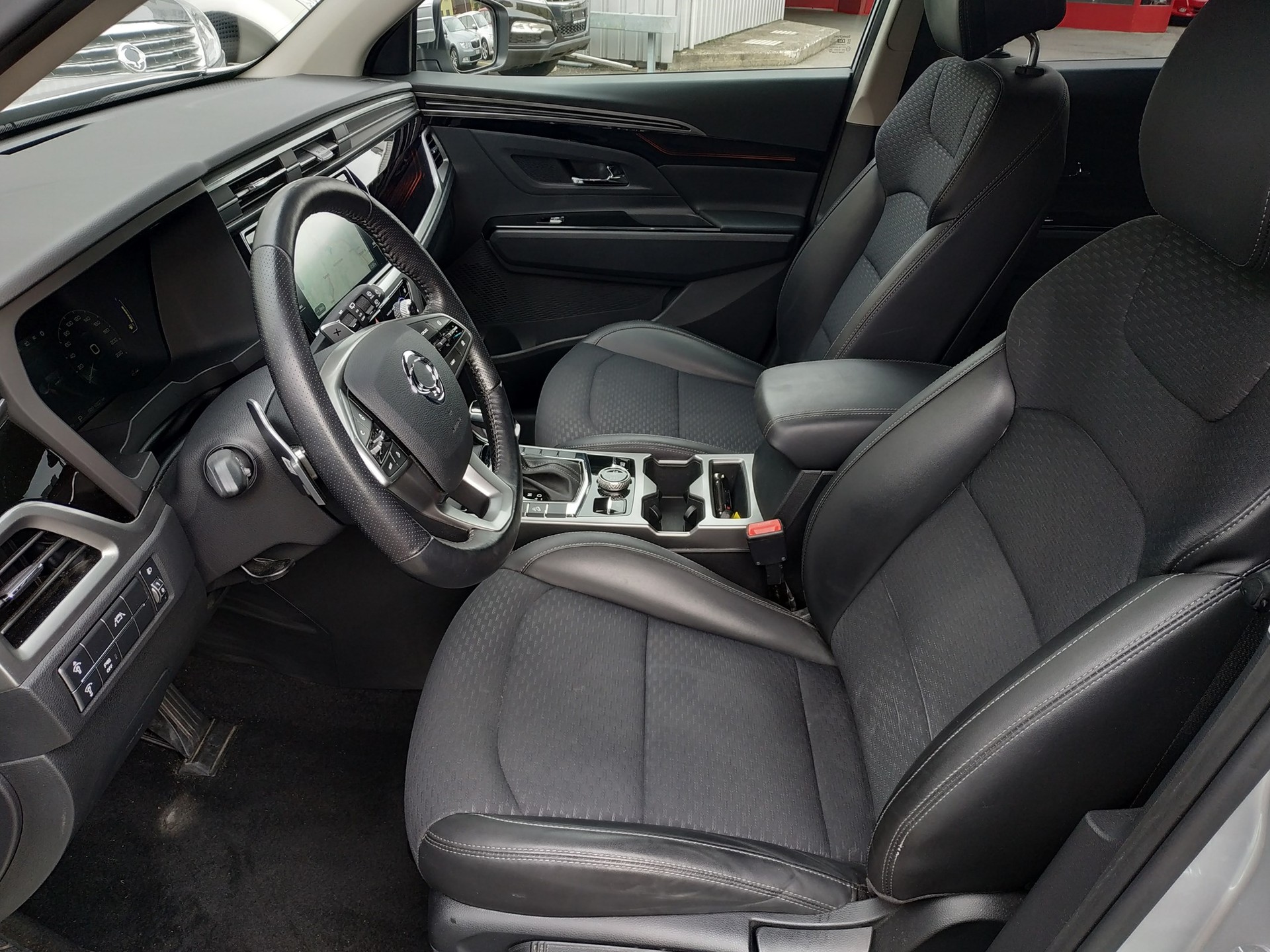 KGM-SsangYong Korando 1.5T GDI Onyx Plus 4WD Automat-image-12