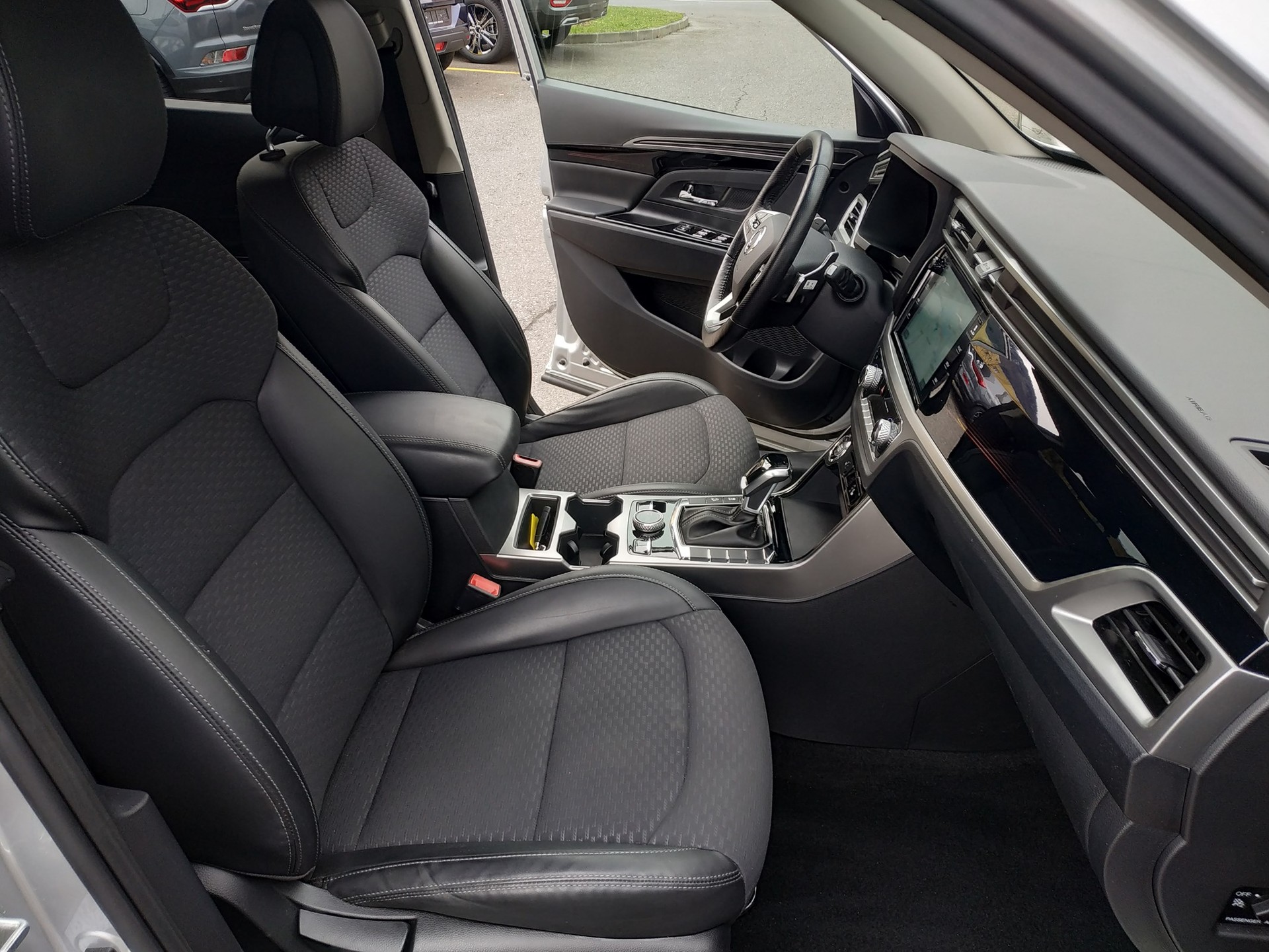 KGM-SsangYong Korando 1.5T GDI Onyx Plus 4WD Automat-image-14