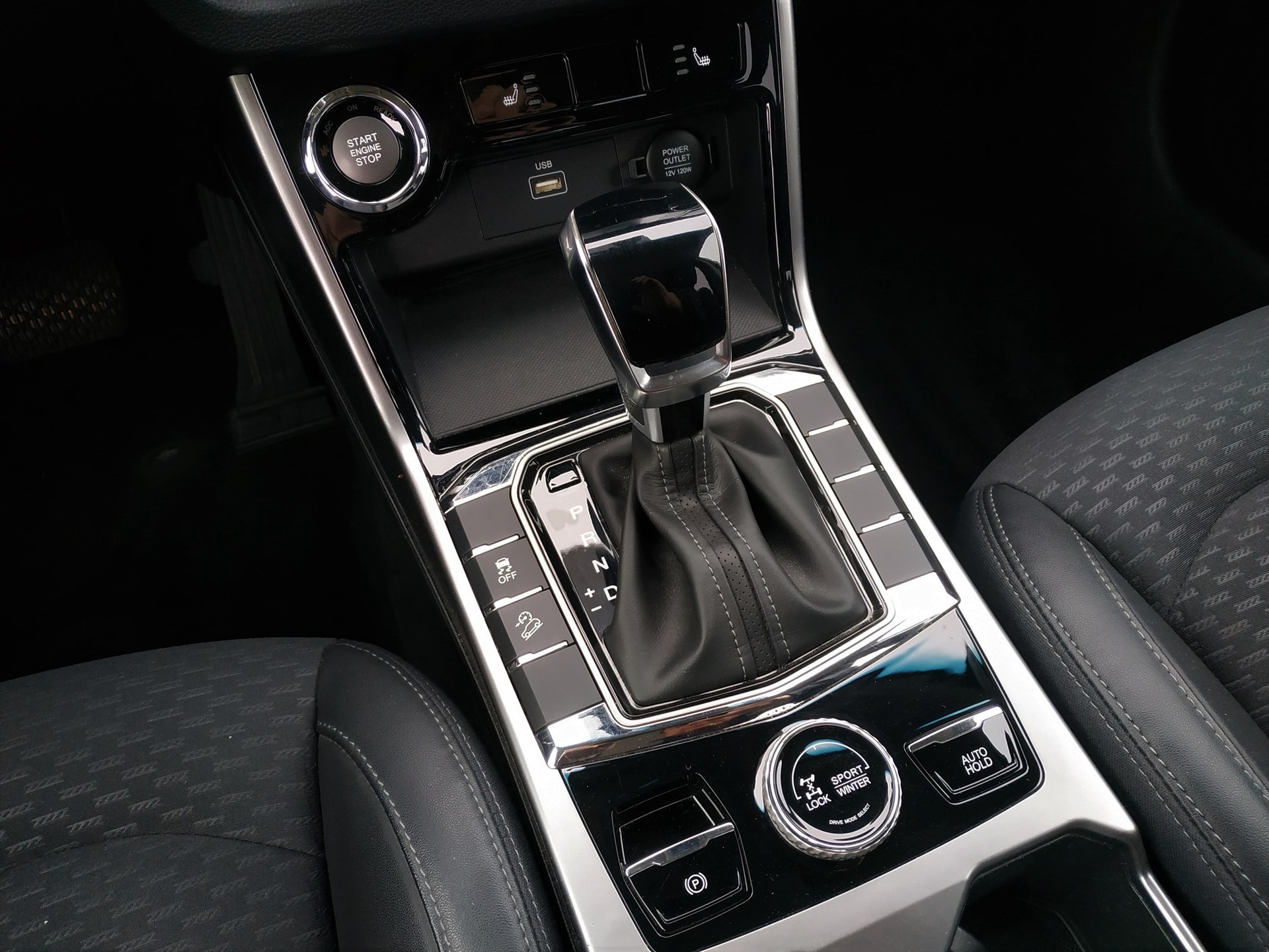 KGM-SsangYong Korando 1.5T GDI Onyx Plus 4WD Automat-image-15