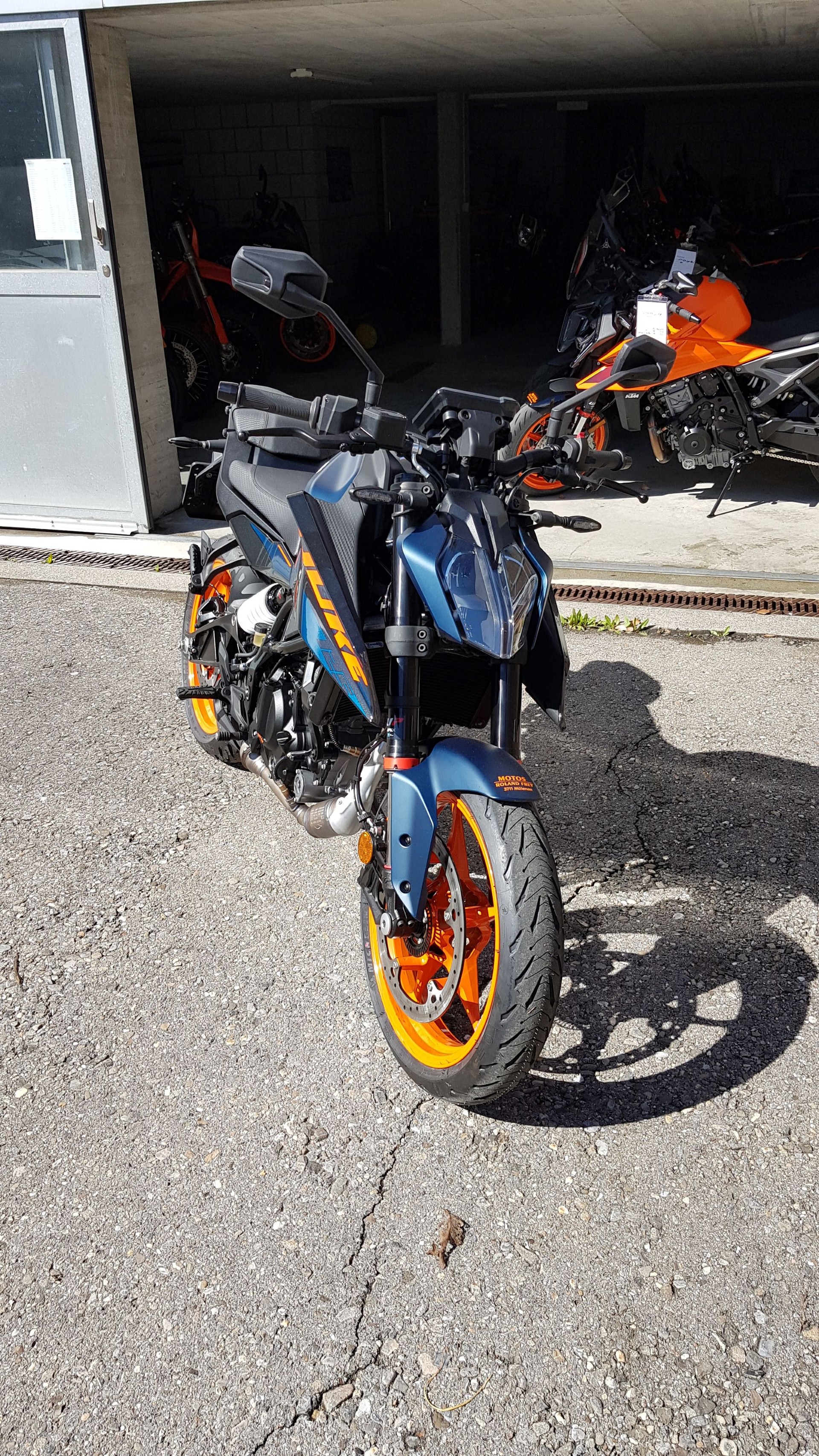 KTM 125 Duke-image-1