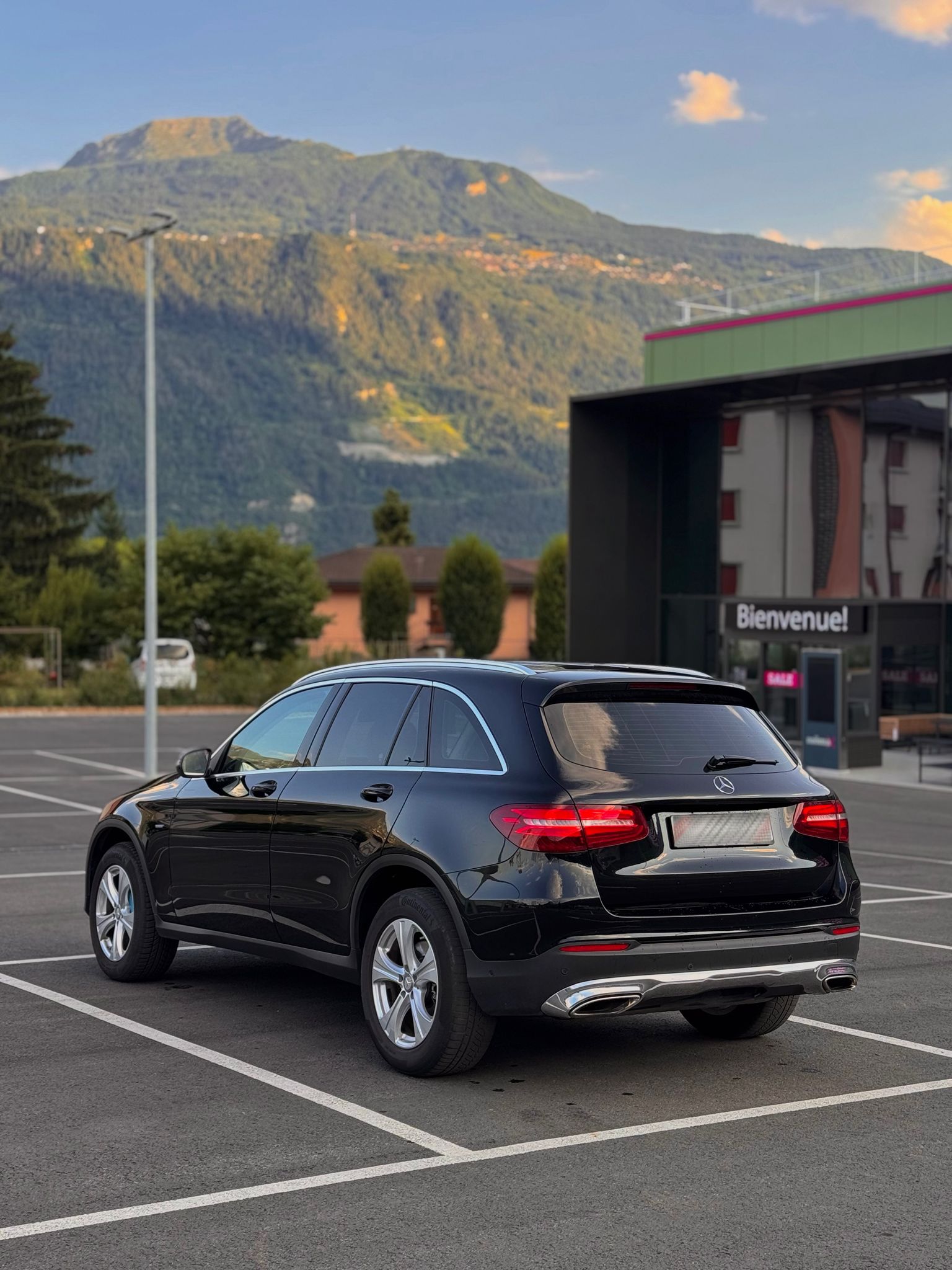 MERCEDES-BENZ GLC 350 e 4Matic 7G-Tronic-image-2