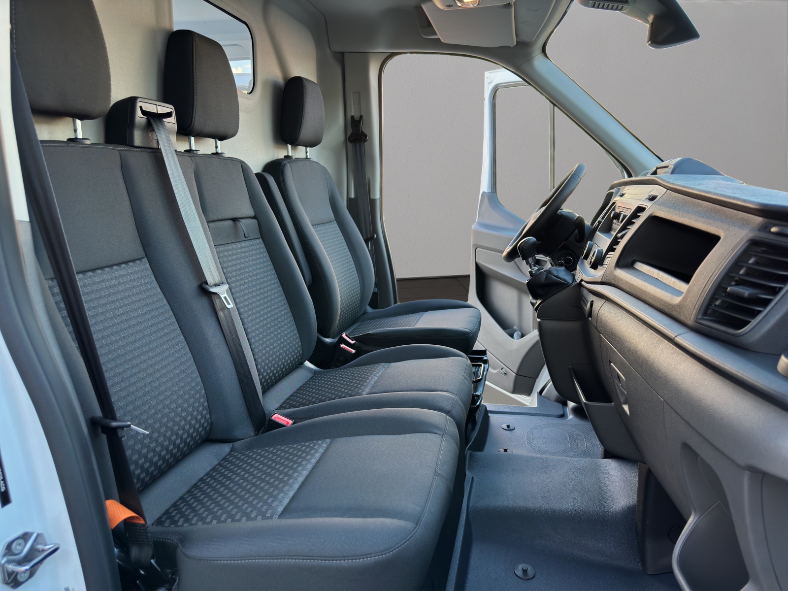 FORD Transit Van 350 L2 Trend 2.0 TDCi 130 FWD-image-16