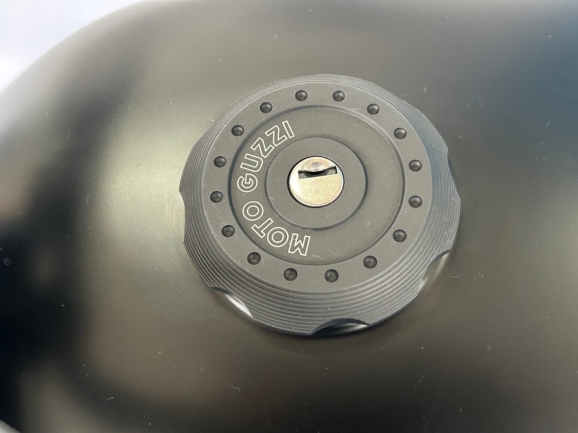 MOTO GUZZI V7 IV 850 Black level-image-7