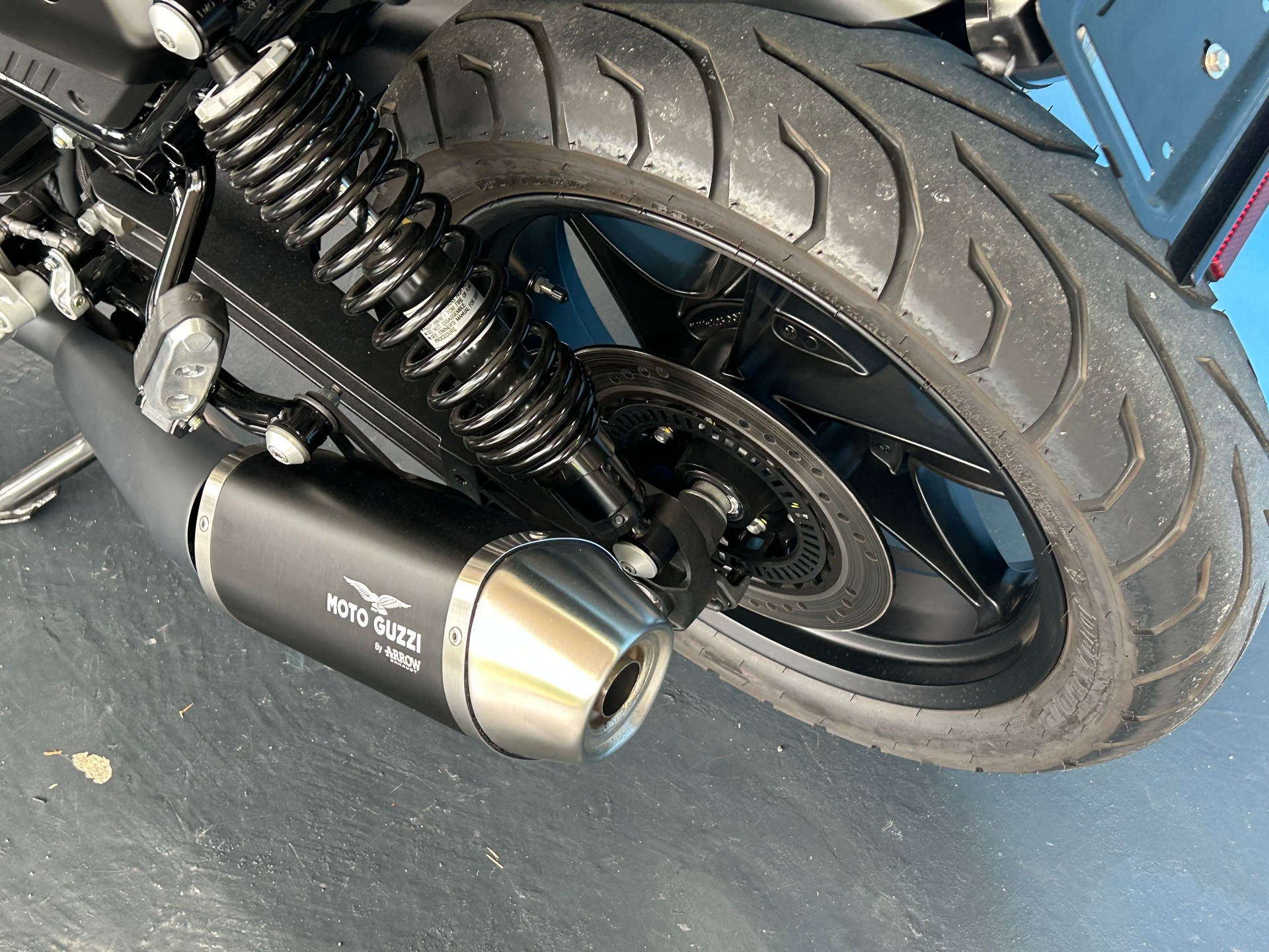 MOTO GUZZI V7 IV 850 Black level-image-9