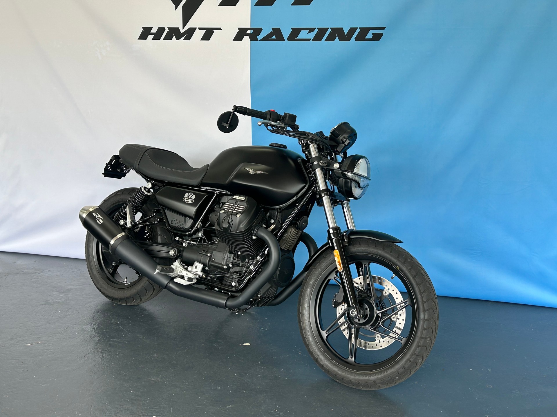 MOTO GUZZI V7 IV 850 Black level-image-1