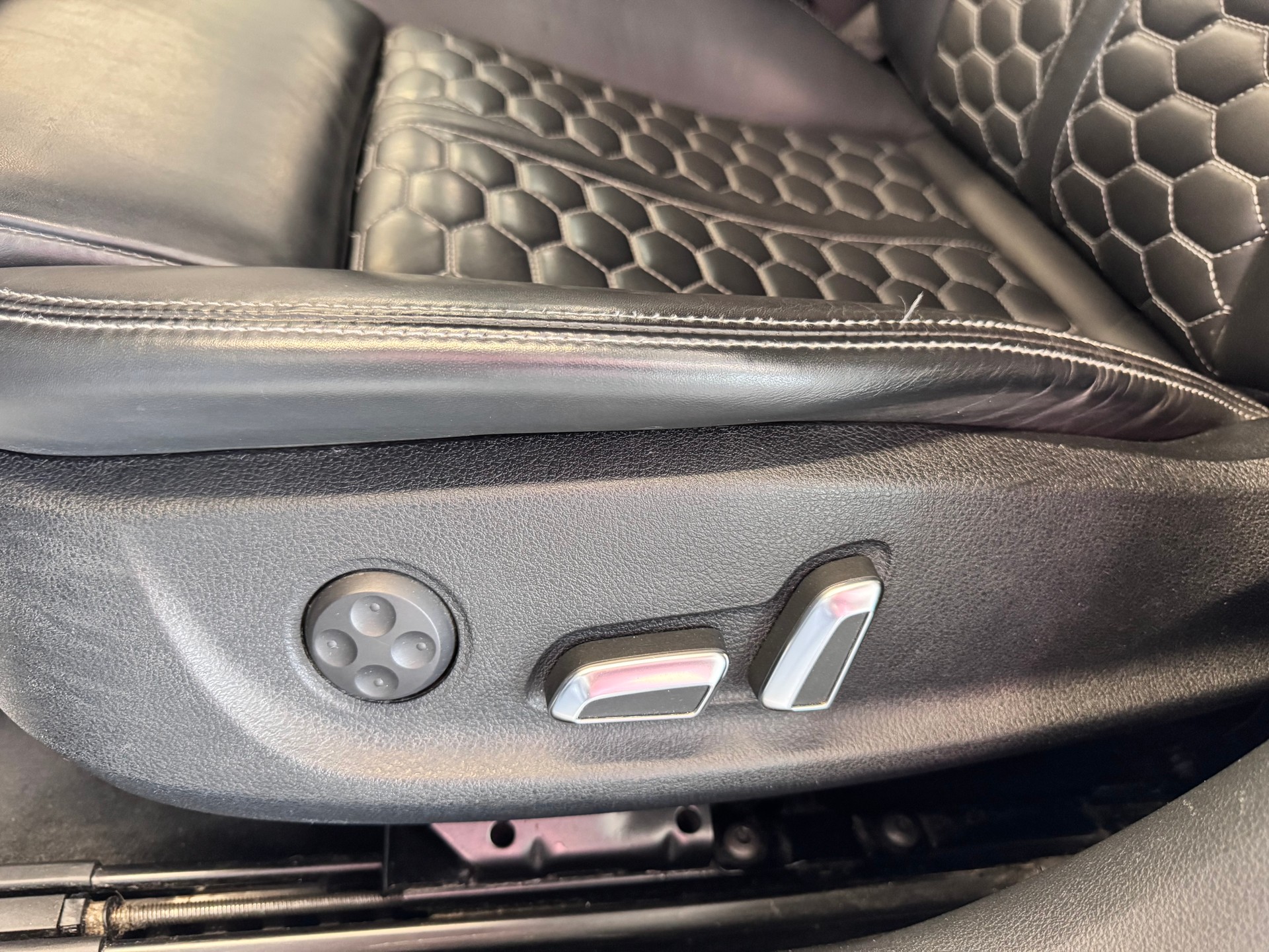 AUDI RS6 Avant 4.0 TFSI V8 quattro Tiptronic-image-16